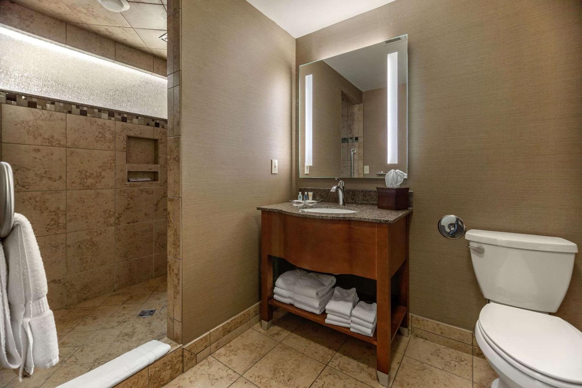 Comfort Suites Green Bay West gallery photo in Green Bay, WI — image 10