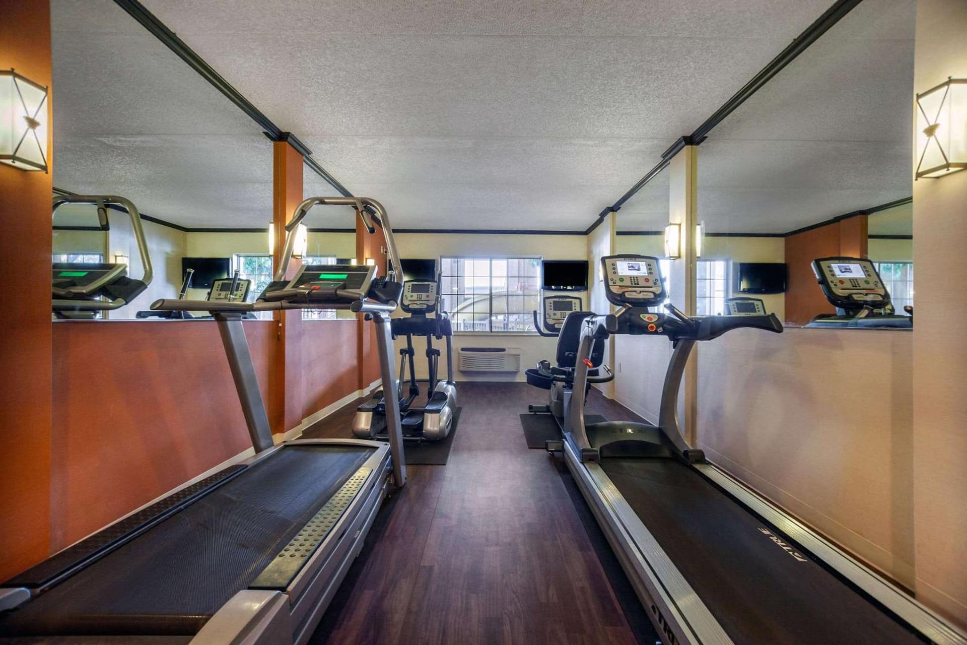 Comfort Suites Green Bay West gallery photo in Green Bay, WI — image 25