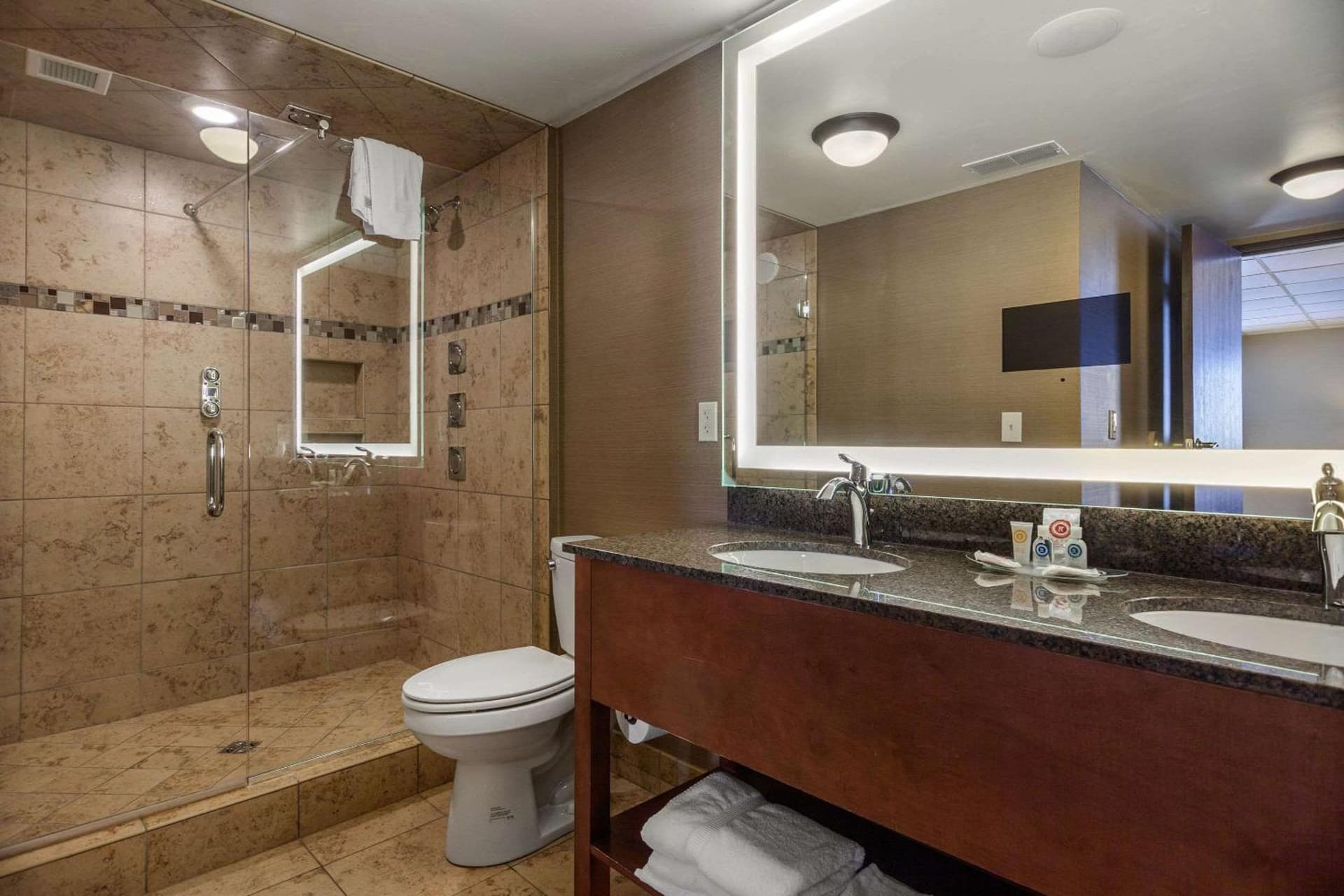 Comfort Suites Green Bay West gallery photo in Green Bay, WI — image 24