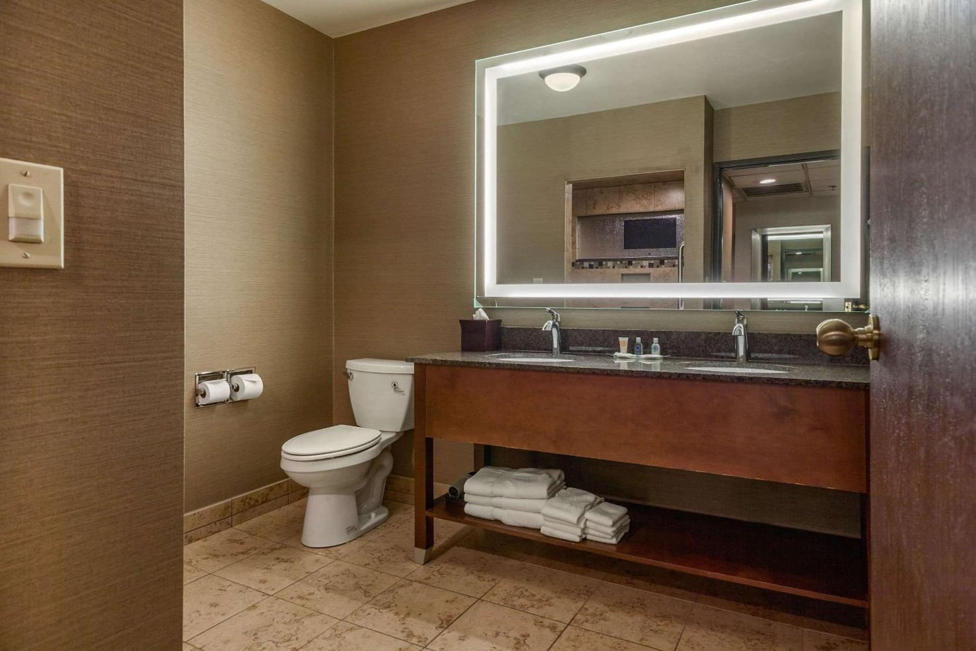Comfort Suites Green Bay West gallery photo in Green Bay, WI — image 38