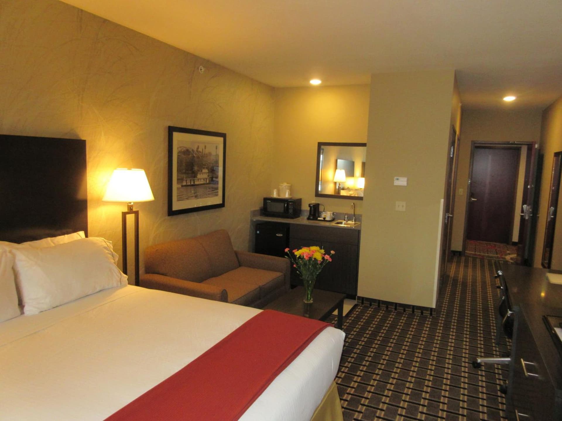 Holiday Inn Express & Suites Butler by IHG interior in Butler, PA — gallery photo 2