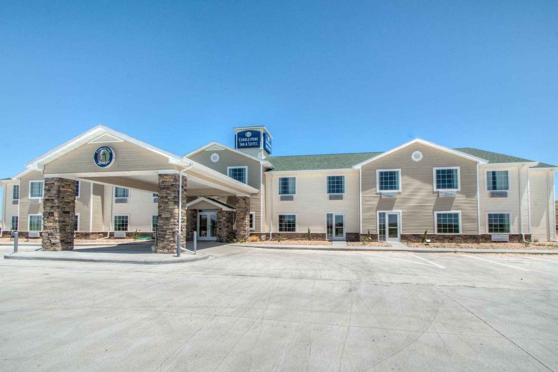 Cobblestone Inn & Suites - Wray featured exterior or lobby in Wray, CO — similar hotel