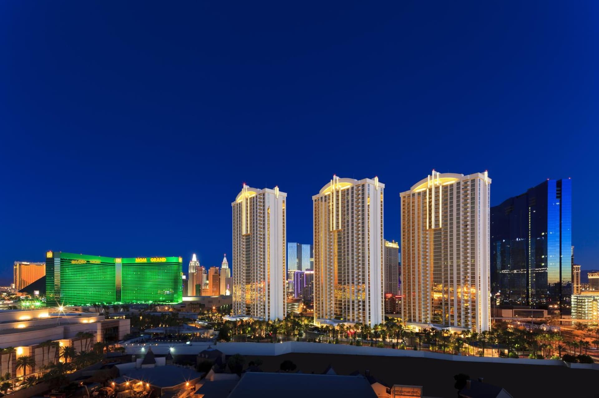 The Signature at MGM Grand - All Suites featured exterior or lobby in Las Vegas, NV — similar hotel