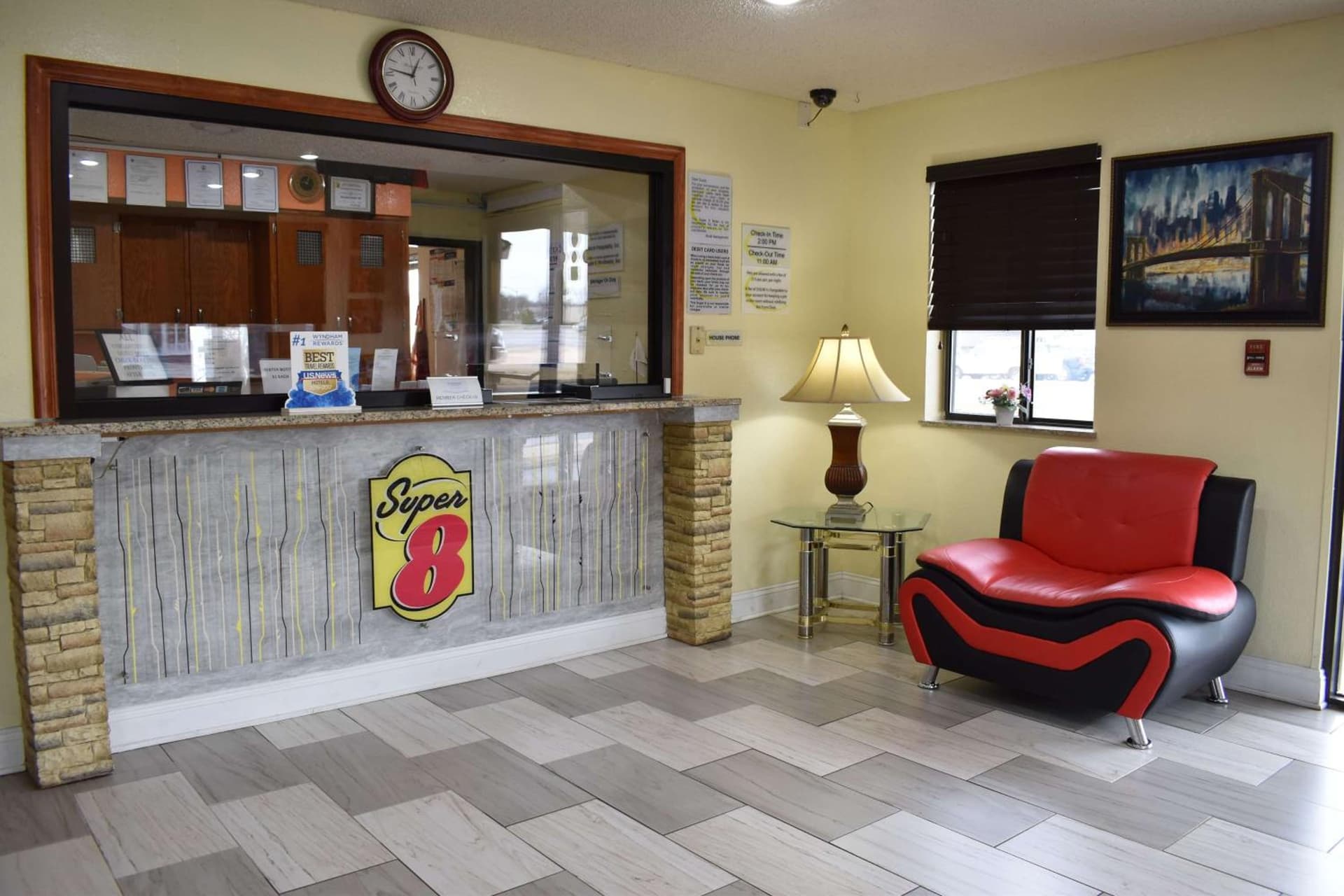 Super 8 by Wyndham Newport News/Jefferson Ave. gallery photo in Newport News, VA — image 8