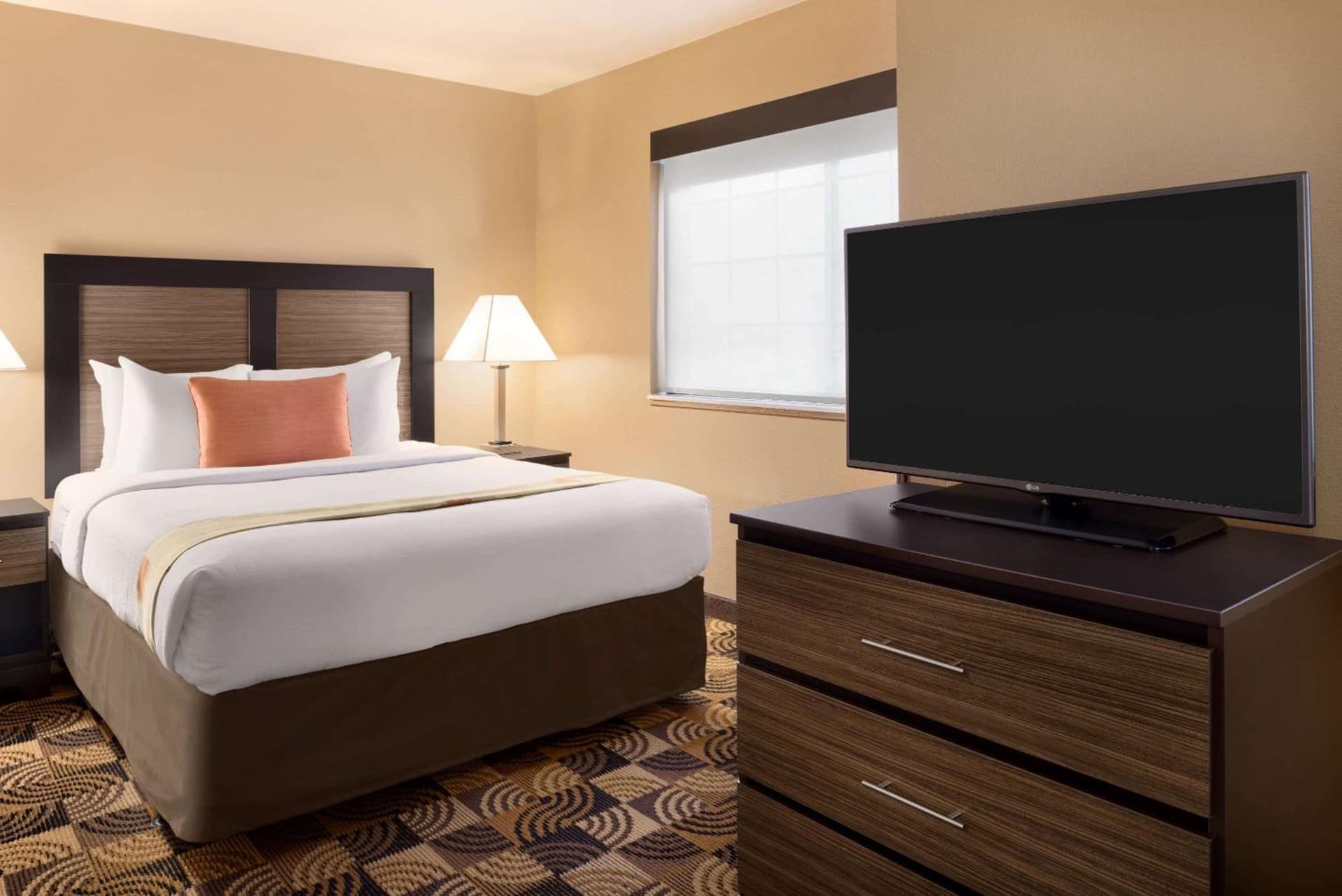 Hawthorn Extended Stay by Wyndham Milwaukee Airport property views in Milwaukee, WI — gallery photo 3