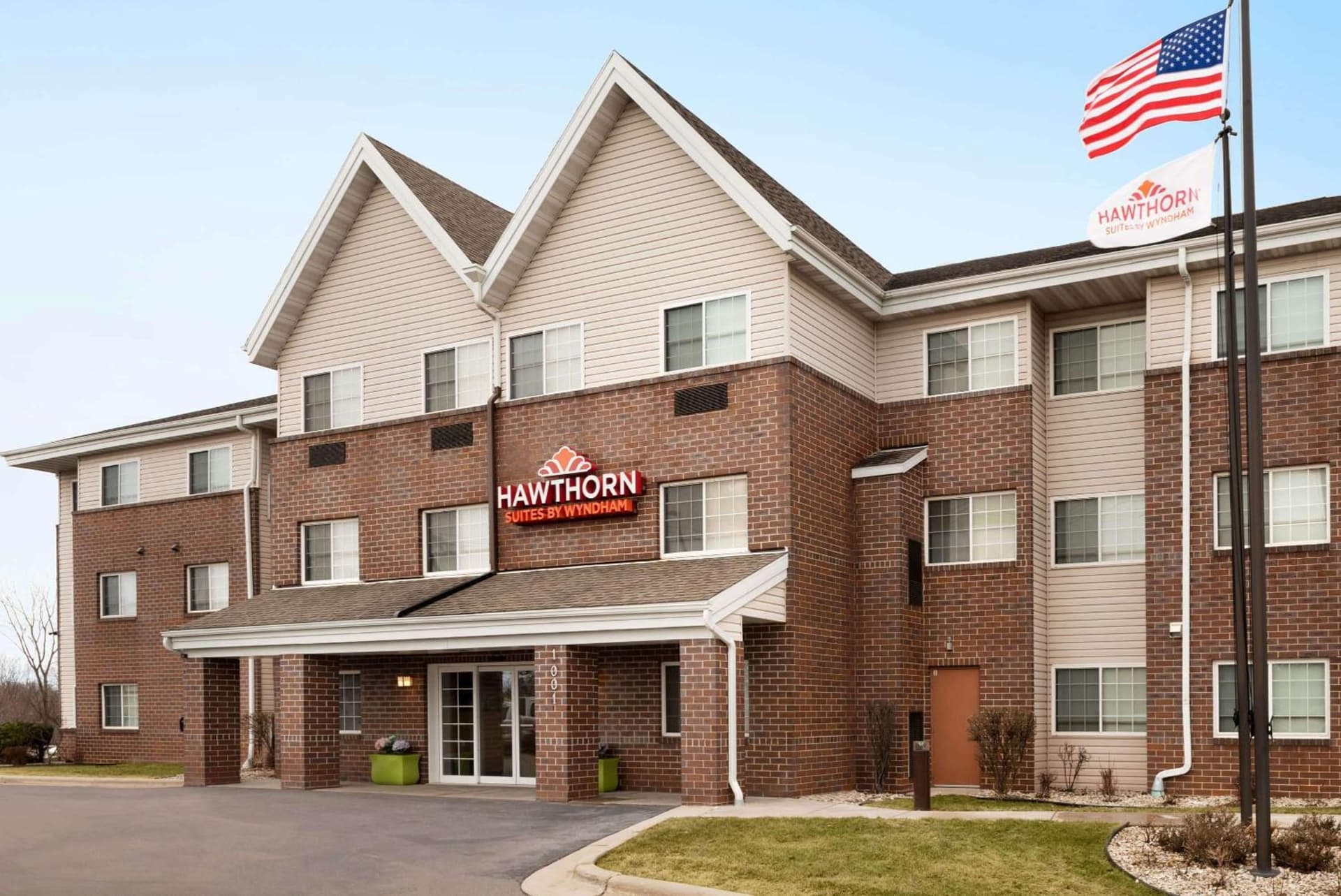 Hawthorn Extended Stay by Wyndham Milwaukee Airport exterior or lobby in Milwaukee, WI — main listing photo