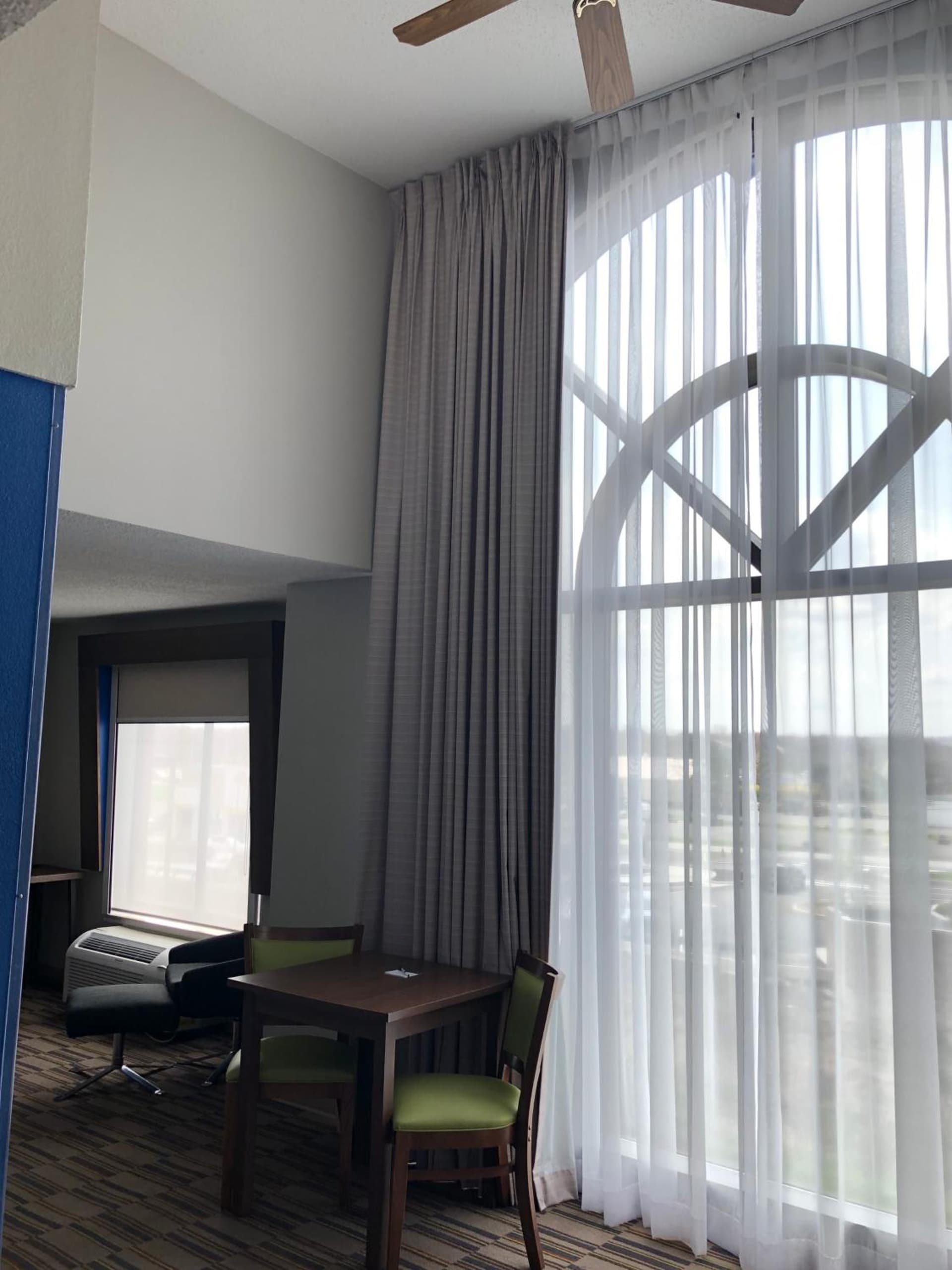 Holiday Inn Express and Suites Quakertown - Allentown Area by IHG interior in Quakertown, PA — gallery photo 2