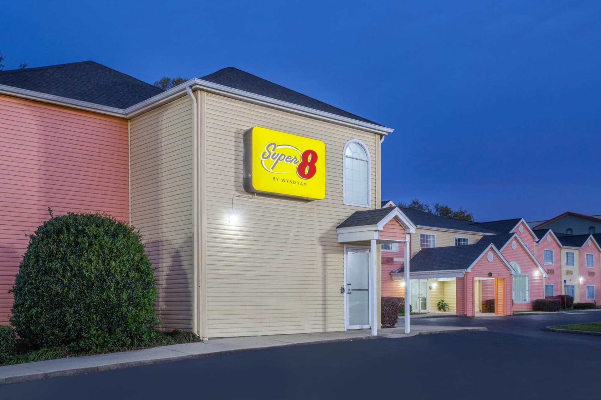 Super 8 by Wyndham Pensacola property views in Pensacola, FL — gallery photo 3