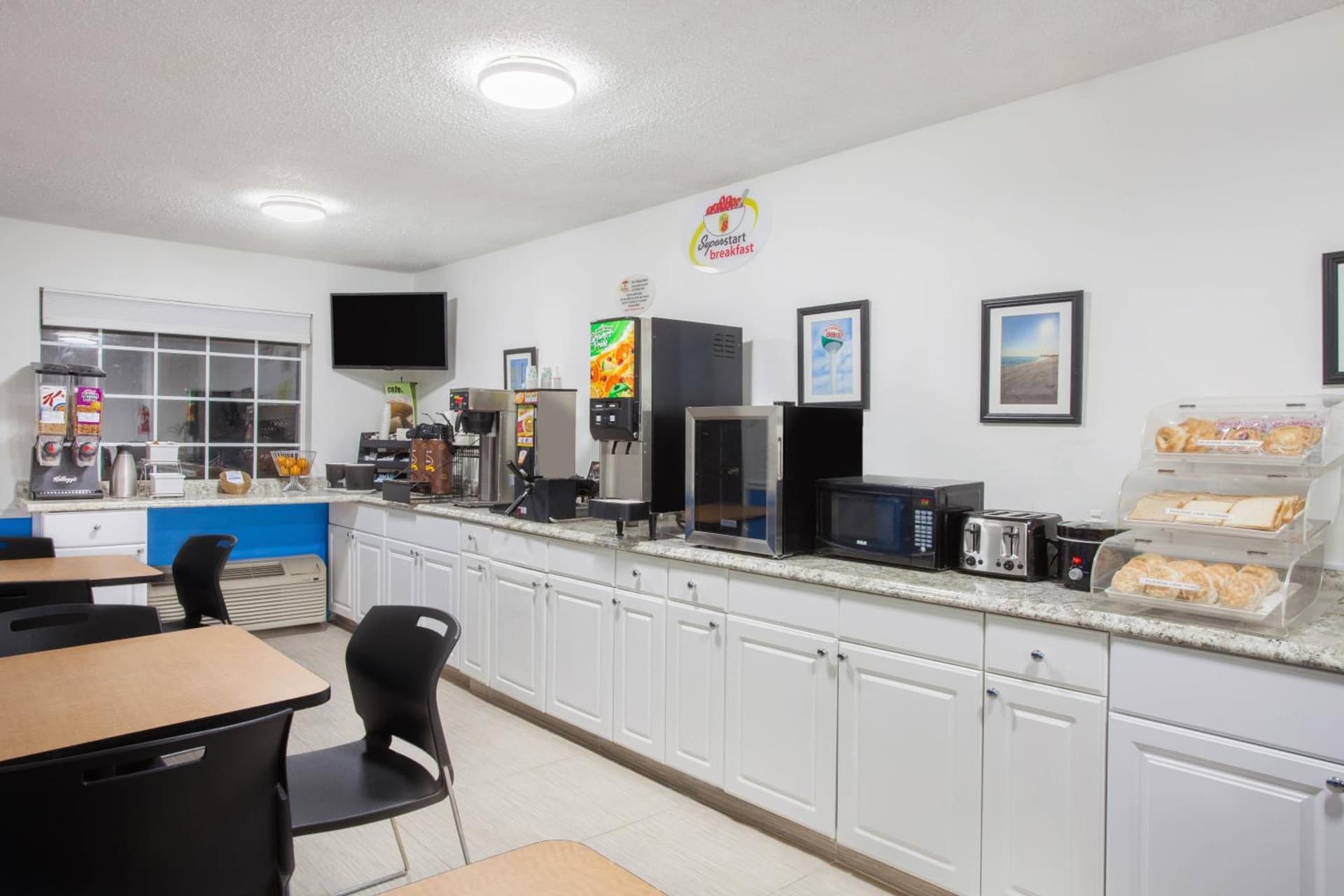 Super 8 by Wyndham Pensacola gallery photo in Pensacola, FL — image 42