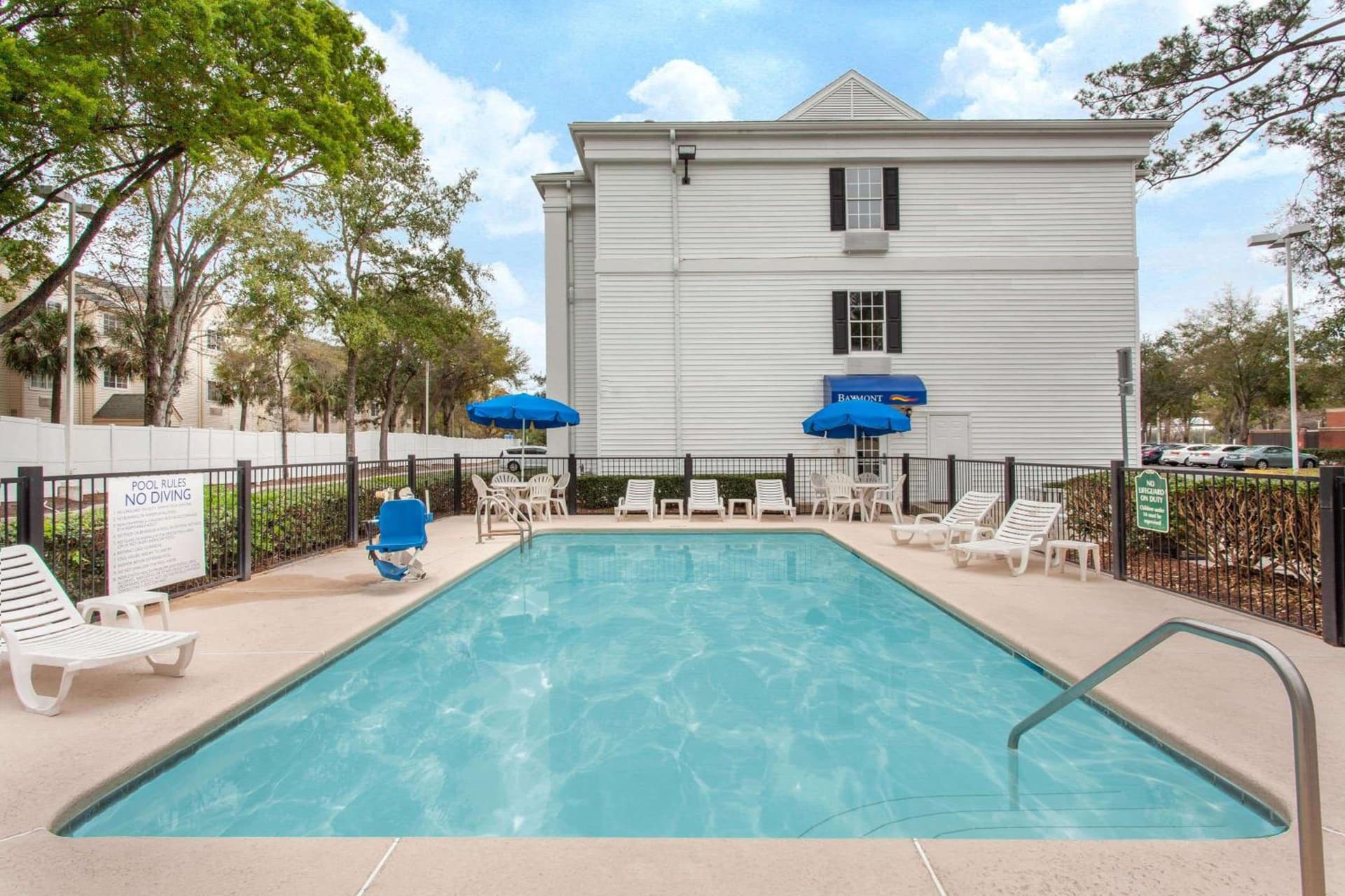 Baymont by Wyndham Jacksonville/Butler Blvd interior in Jacksonville, FL — gallery photo 2