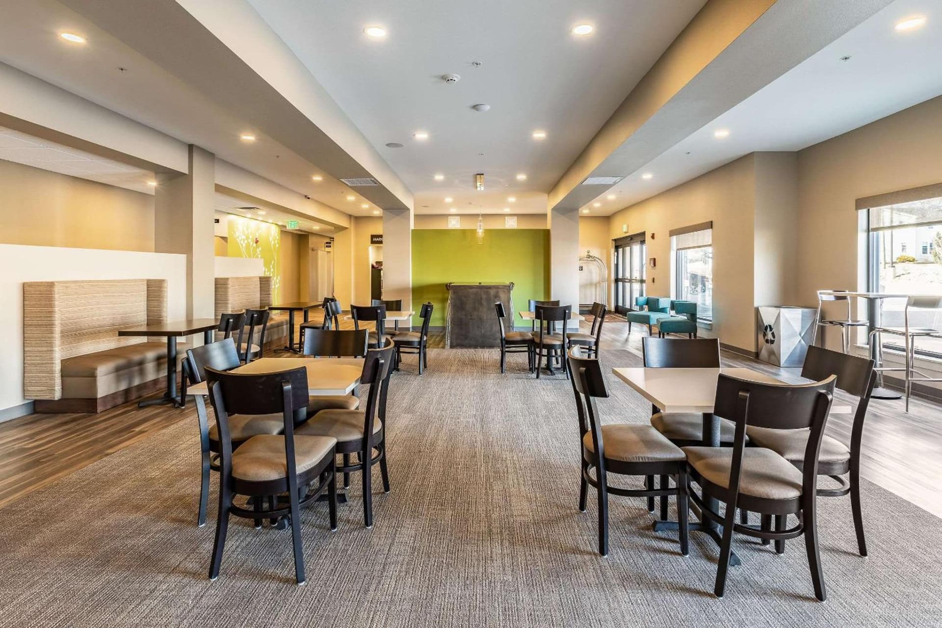 Sleep Inn & Suites Mt Hope near Auction & Event Center gallery photo in Millersburg, OH — image 32