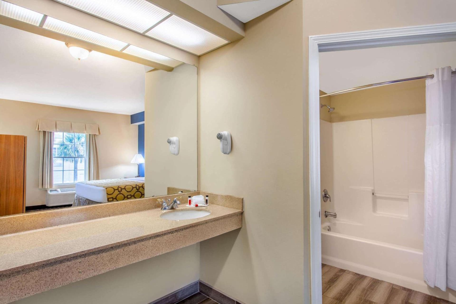 Baymont by Wyndham Jacksonville/Butler Blvd gallery photo in Jacksonville, FL — image 23