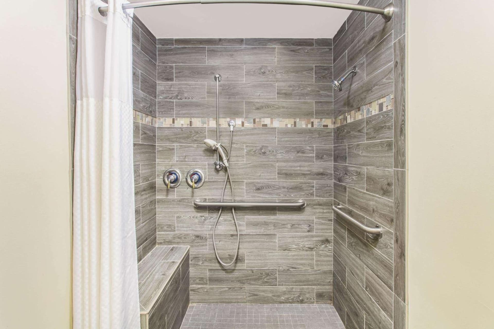 Baymont by Wyndham Jacksonville/Butler Blvd gallery photo in Jacksonville, FL — image 9