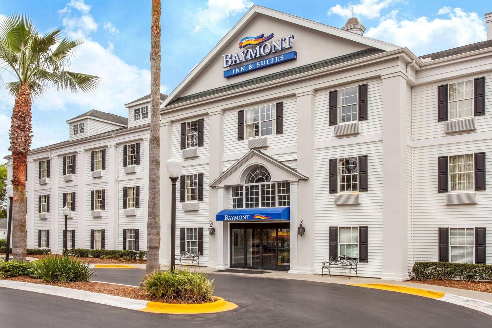 Baymont by Wyndham Jacksonville/Butler Blvd interior in Jacksonville, FL — gallery photo 2