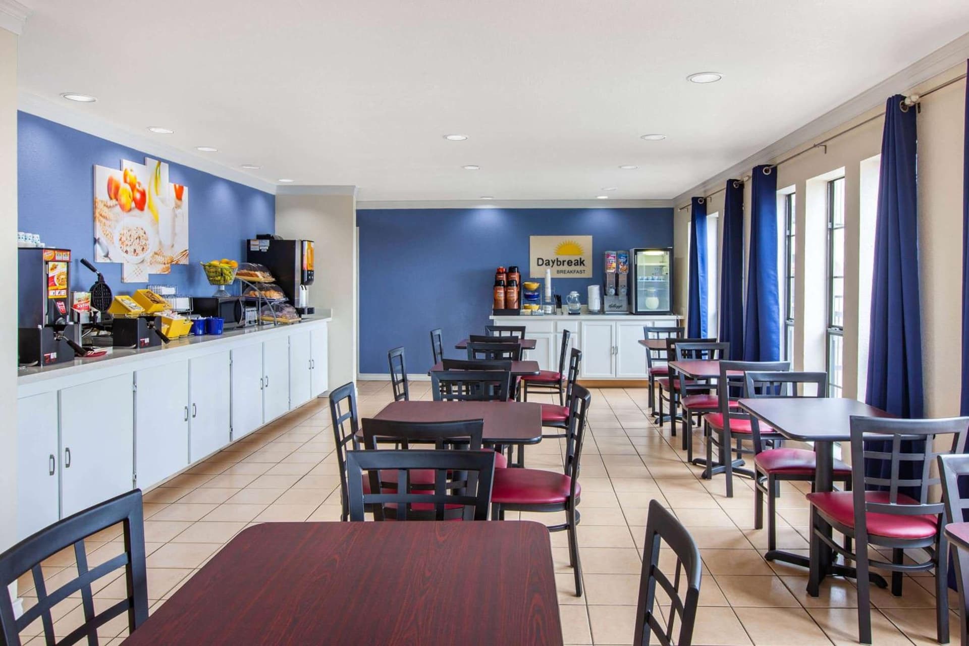Days Inn & Suites by Wyndham Braunig Lake property views in Elmendorf, TX — gallery photo 3