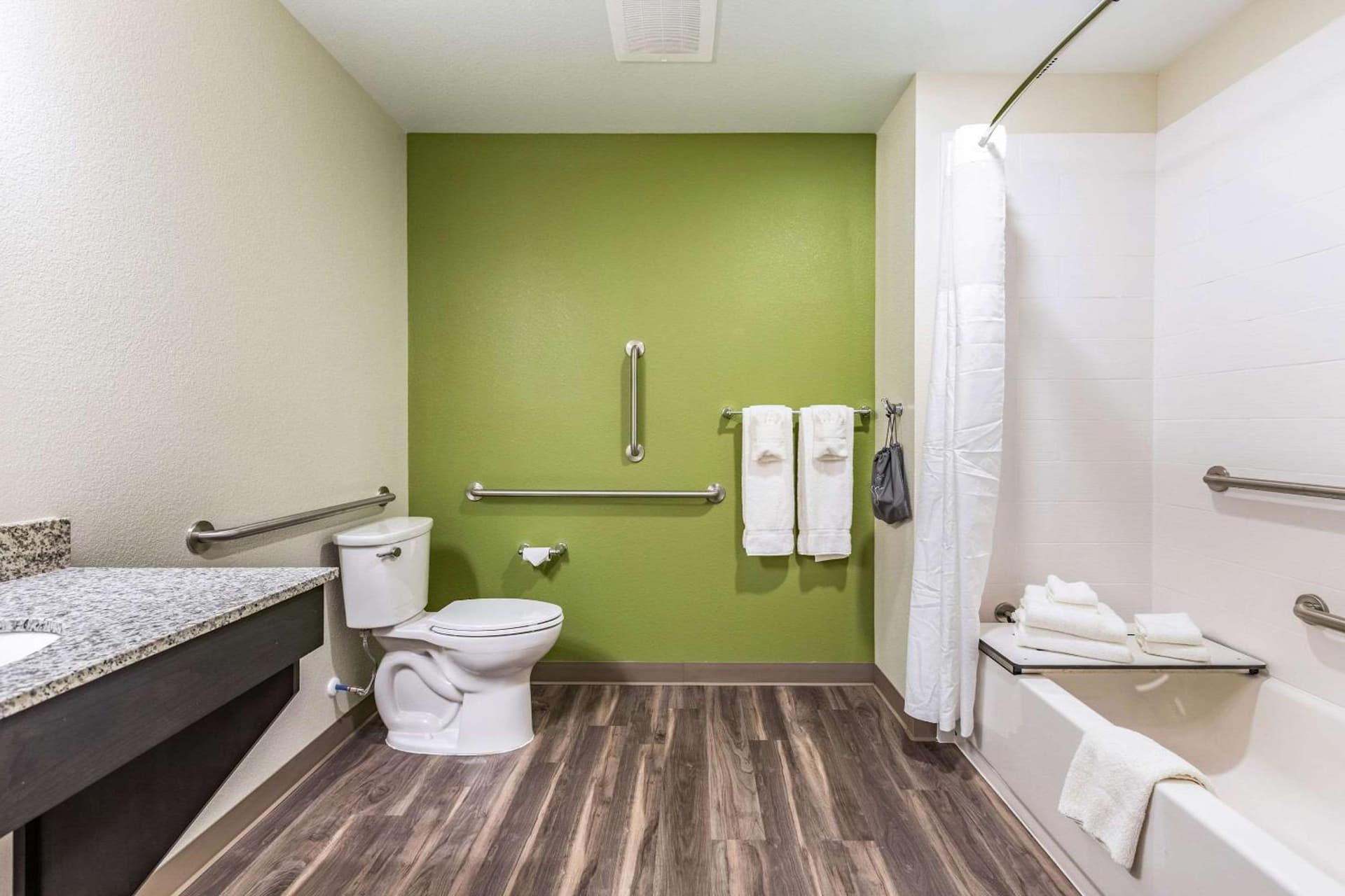 Sleep Inn & Suites Mt Hope near Auction & Event Center gallery photo in Millersburg, OH — image 50