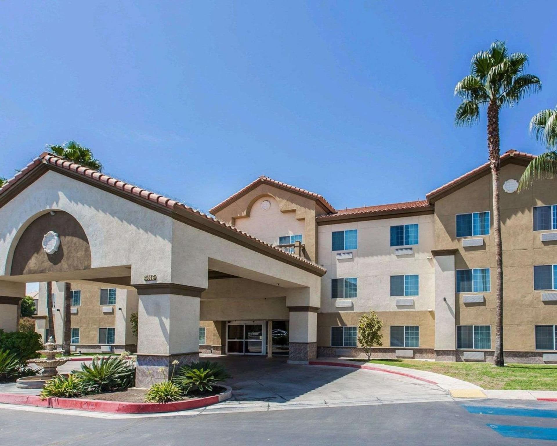 Comfort Suites Bakersfield interior in Bakersfield, CA — gallery photo 2