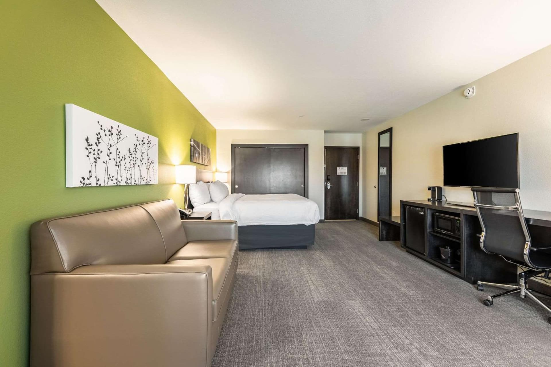 Sleep Inn & Suites Mt Hope near Auction & Event Center gallery photo in Millersburg, OH — image 7