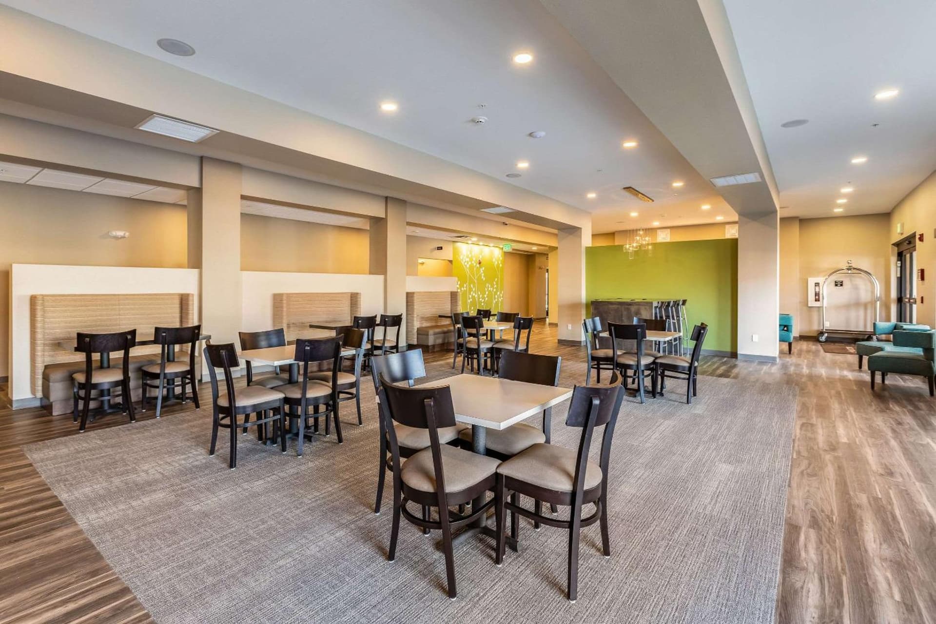 Sleep Inn & Suites Mt Hope near Auction & Event Center gallery photo in Millersburg, OH — image 26