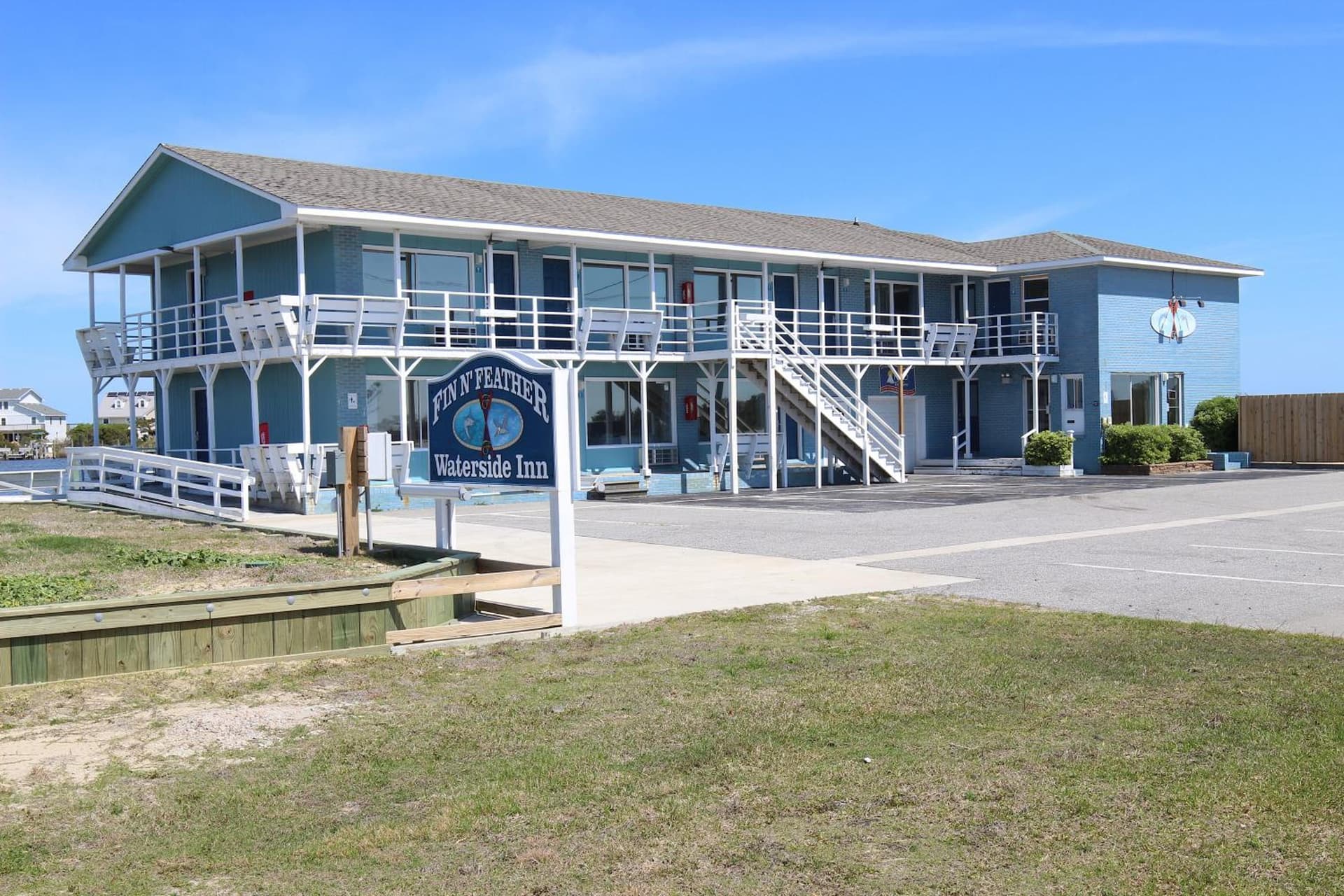 Fin 'N Feather Waterside Inn by Kees Vacations interior in Nags Head, NC — gallery photo 2