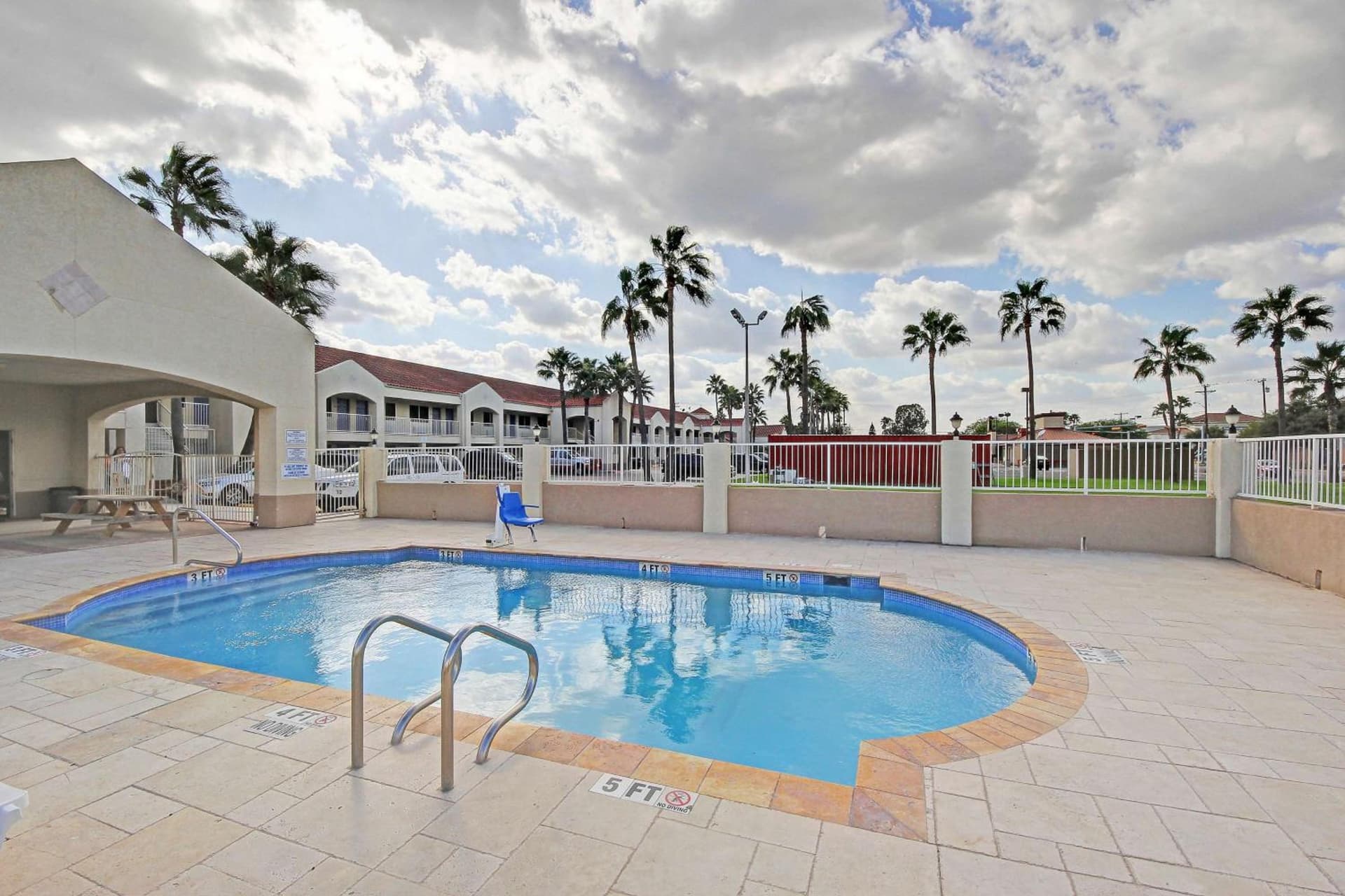 Motel 6-Edinburg, TX gallery photo in Edinburg, TX — image 8
