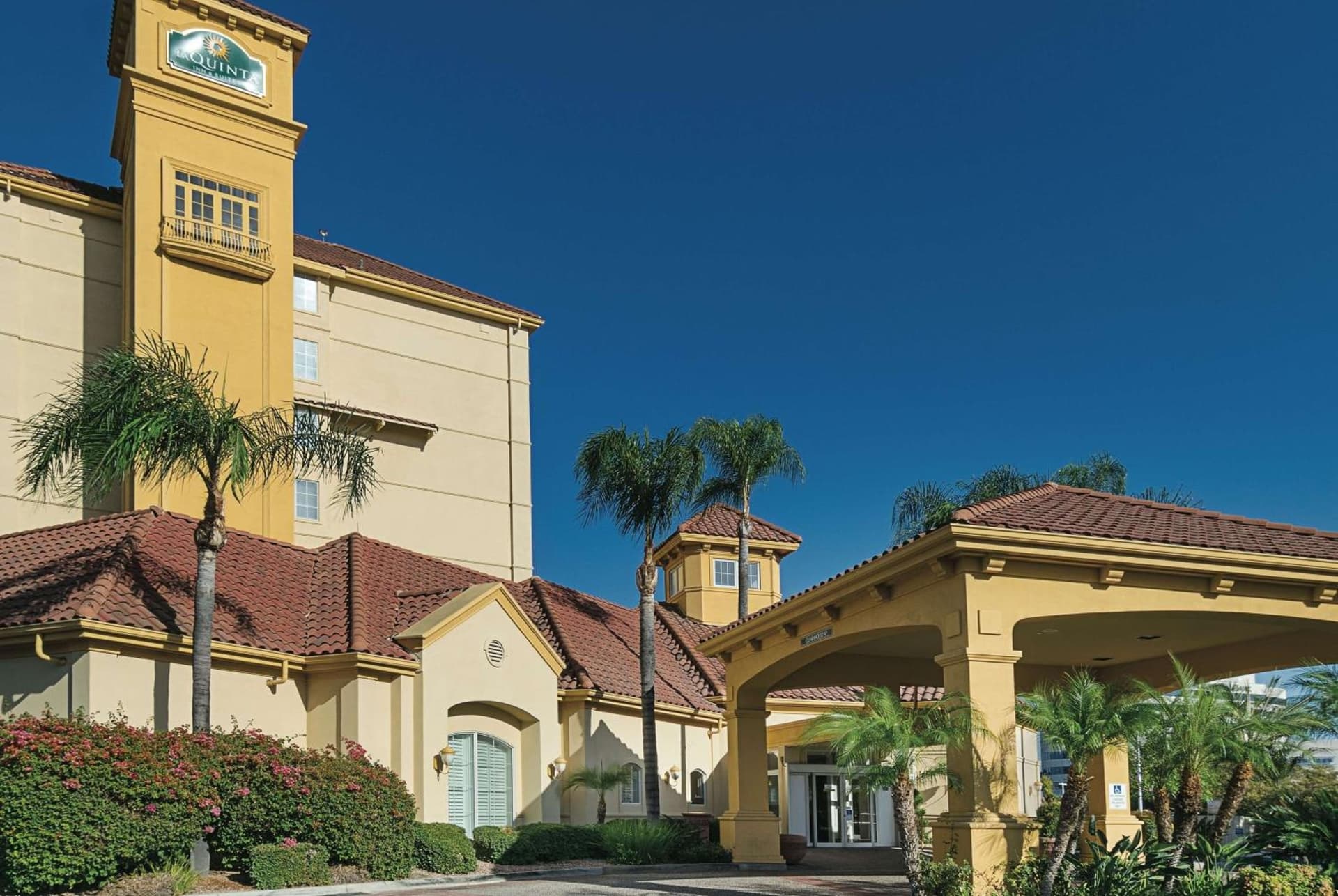 La Quinta Inn & Suites by Wyndham Ontario Airport gallery photo in Ontario, CA — image 13