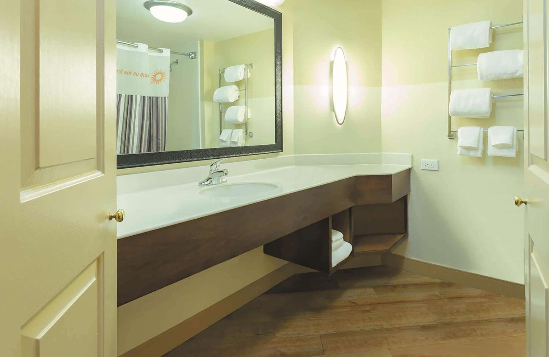 La Quinta by Wyndham Raleigh/Durham Southpoint gallery photo in Durham, NC — image 17