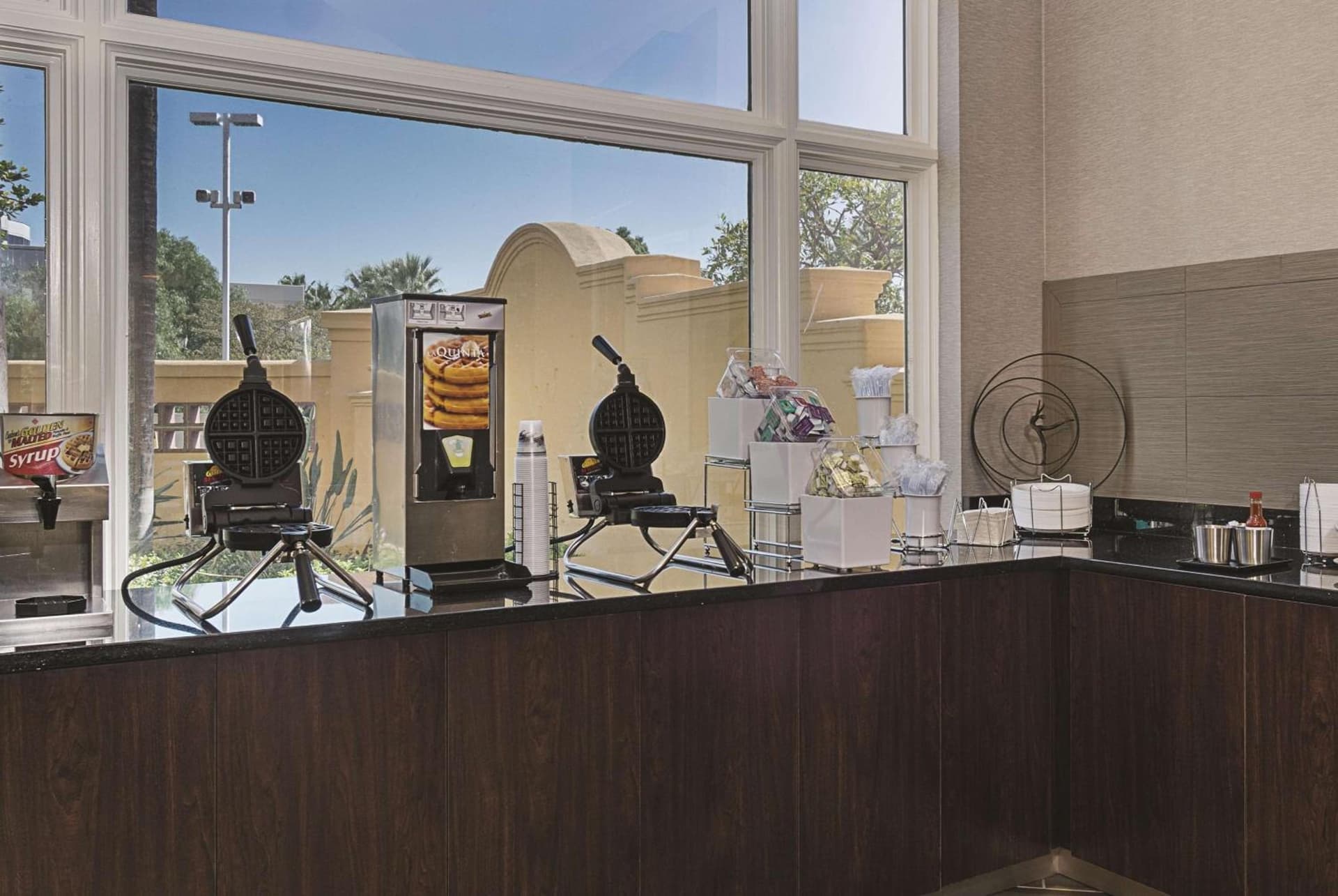 La Quinta Inn & Suites by Wyndham Ontario Airport gallery photo in Ontario, CA — image 20