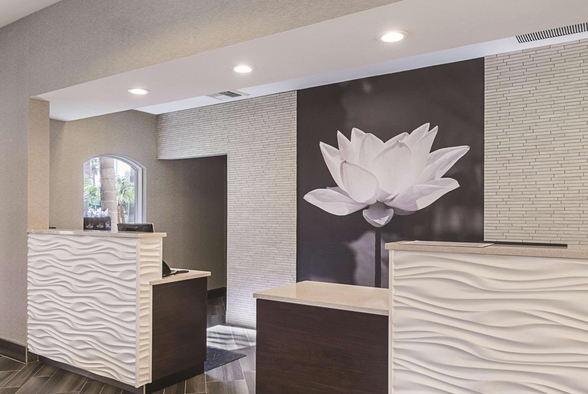 La Quinta Inn & Suites by Wyndham Ontario Airport gallery photo in Ontario, CA — image 49