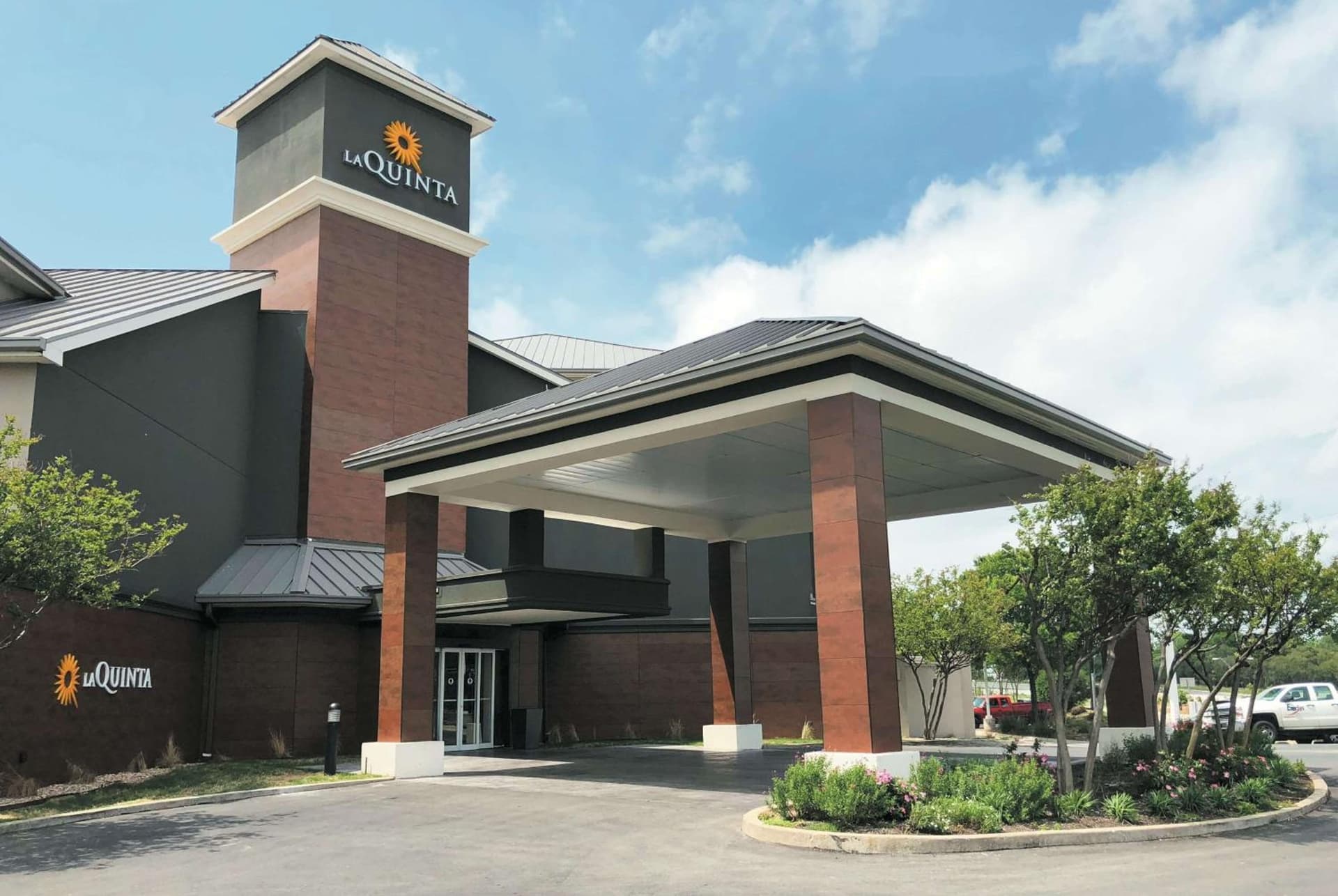 La Quinta by Wyndham Austin Airport featured exterior or lobby in Austin, TX — similar hotel