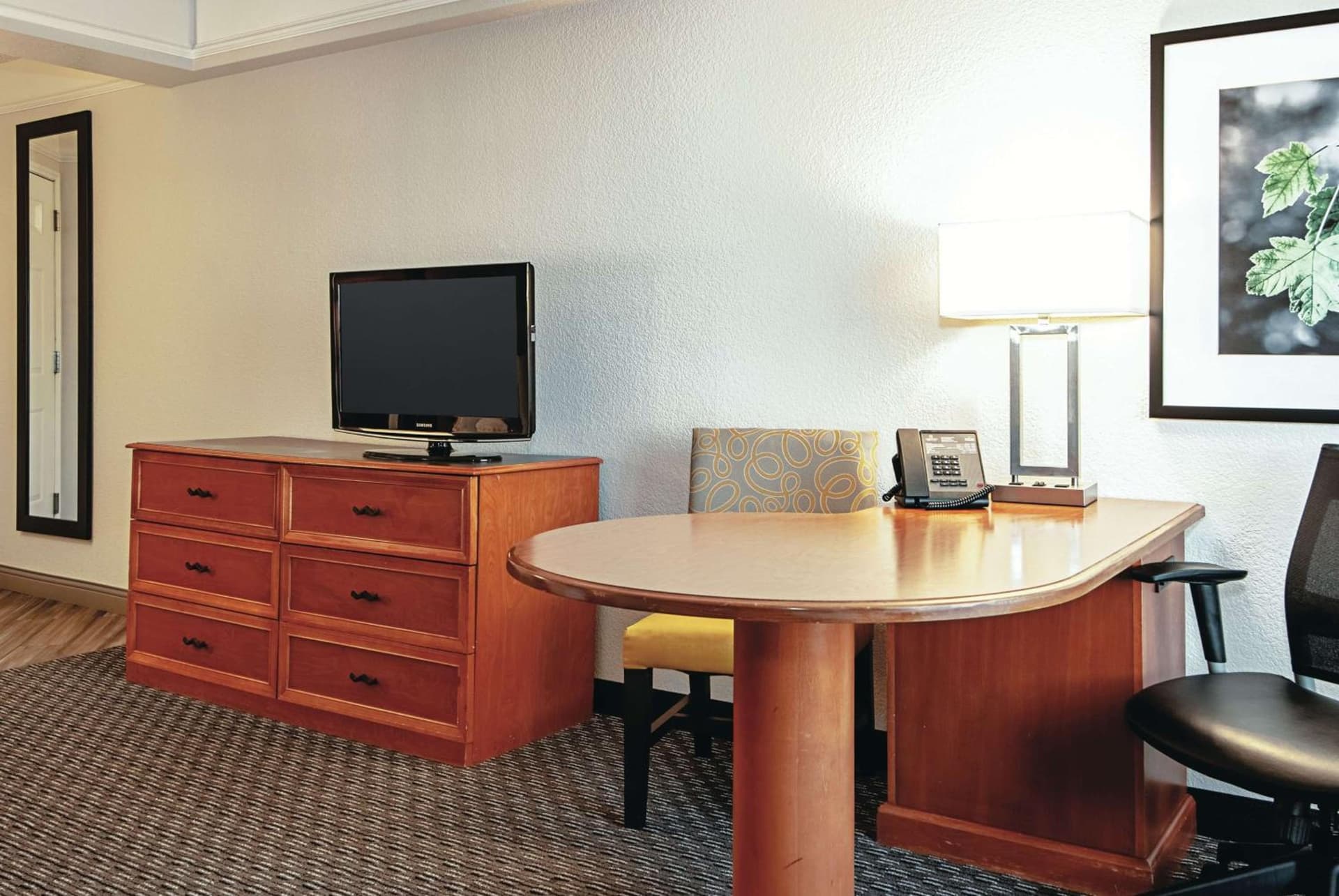 La Quinta Inn & Suites by Wyndham Ontario Airport gallery photo in Ontario, CA — image 46