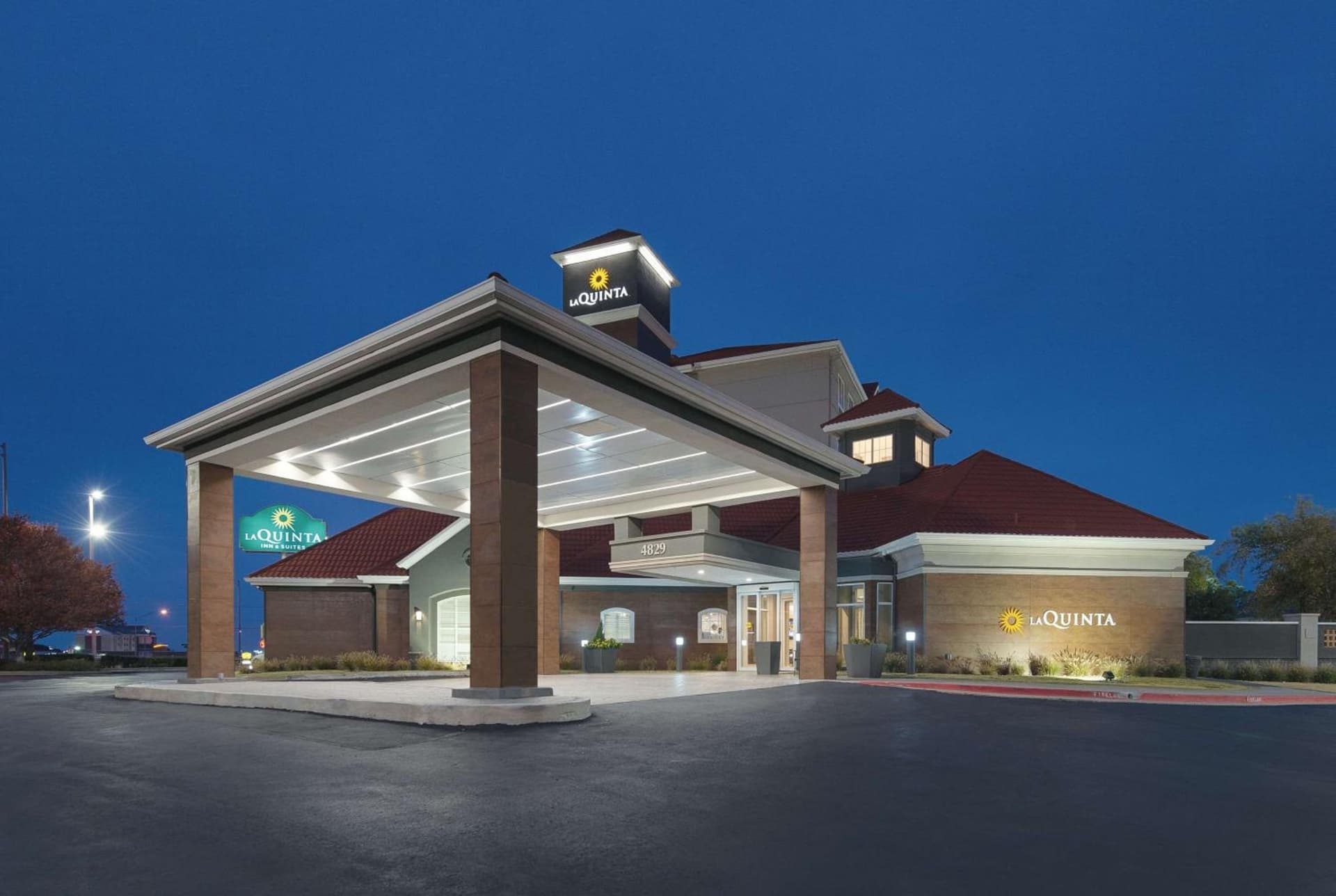 La Quinta by Wyndham Oklahoma City - NW Expwy featured exterior or lobby in Oklahoma City, OK — similar hotel