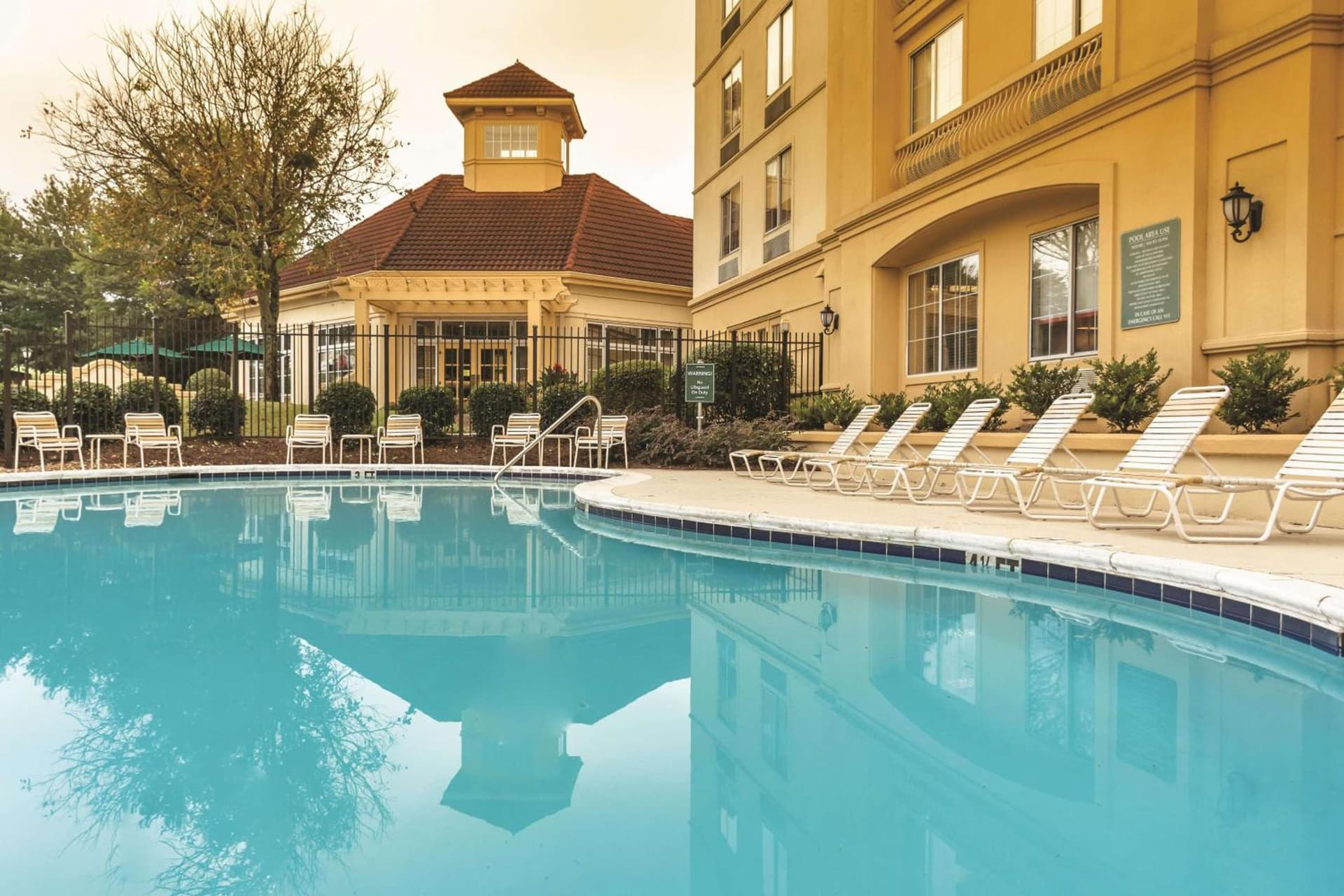 La Quinta by Wyndham Atlanta Ballpark/Galleria interior in Atlanta, GA — gallery photo 2