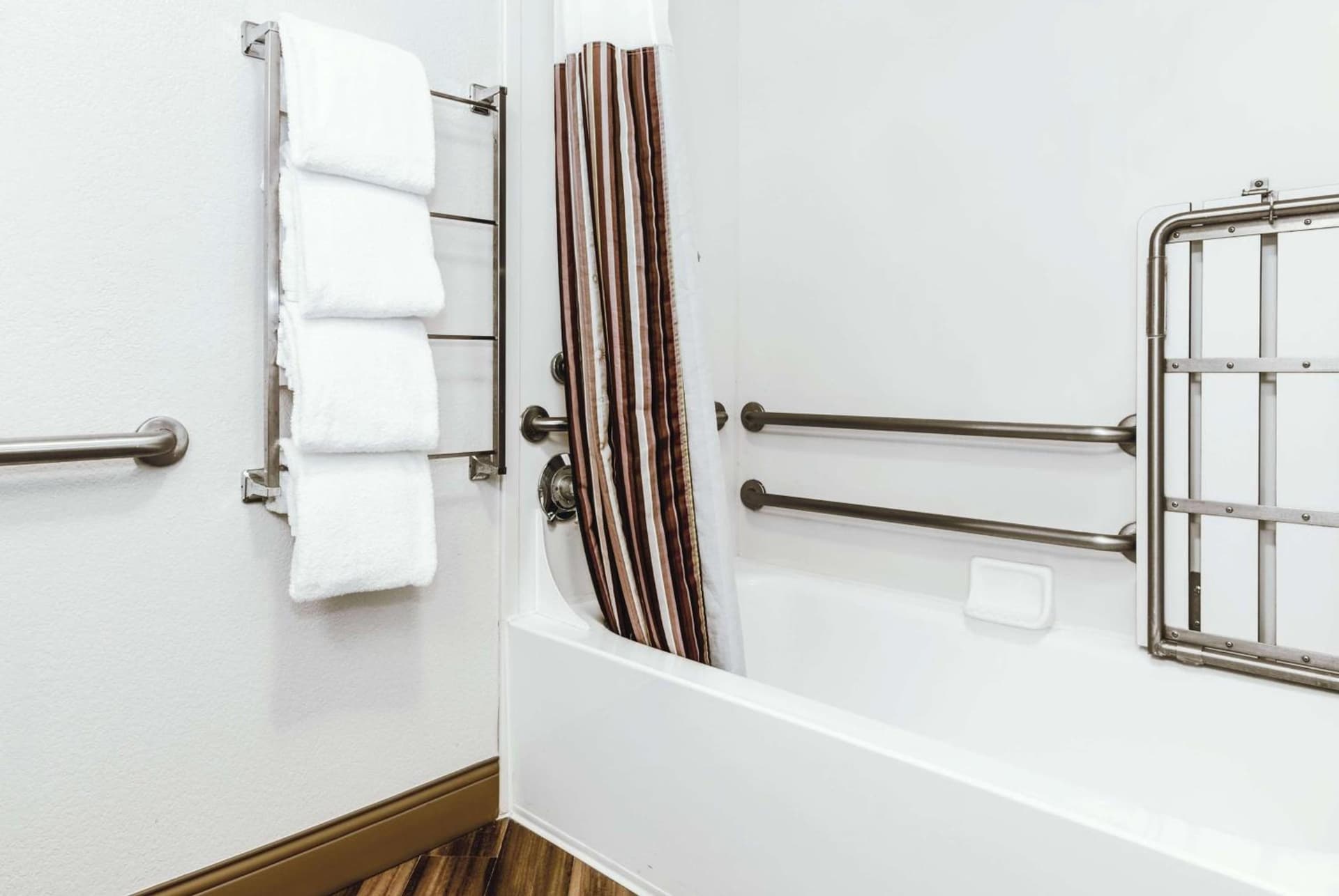 La Quinta Inn & Suites by Wyndham Ontario Airport gallery photo in Ontario, CA — image 34