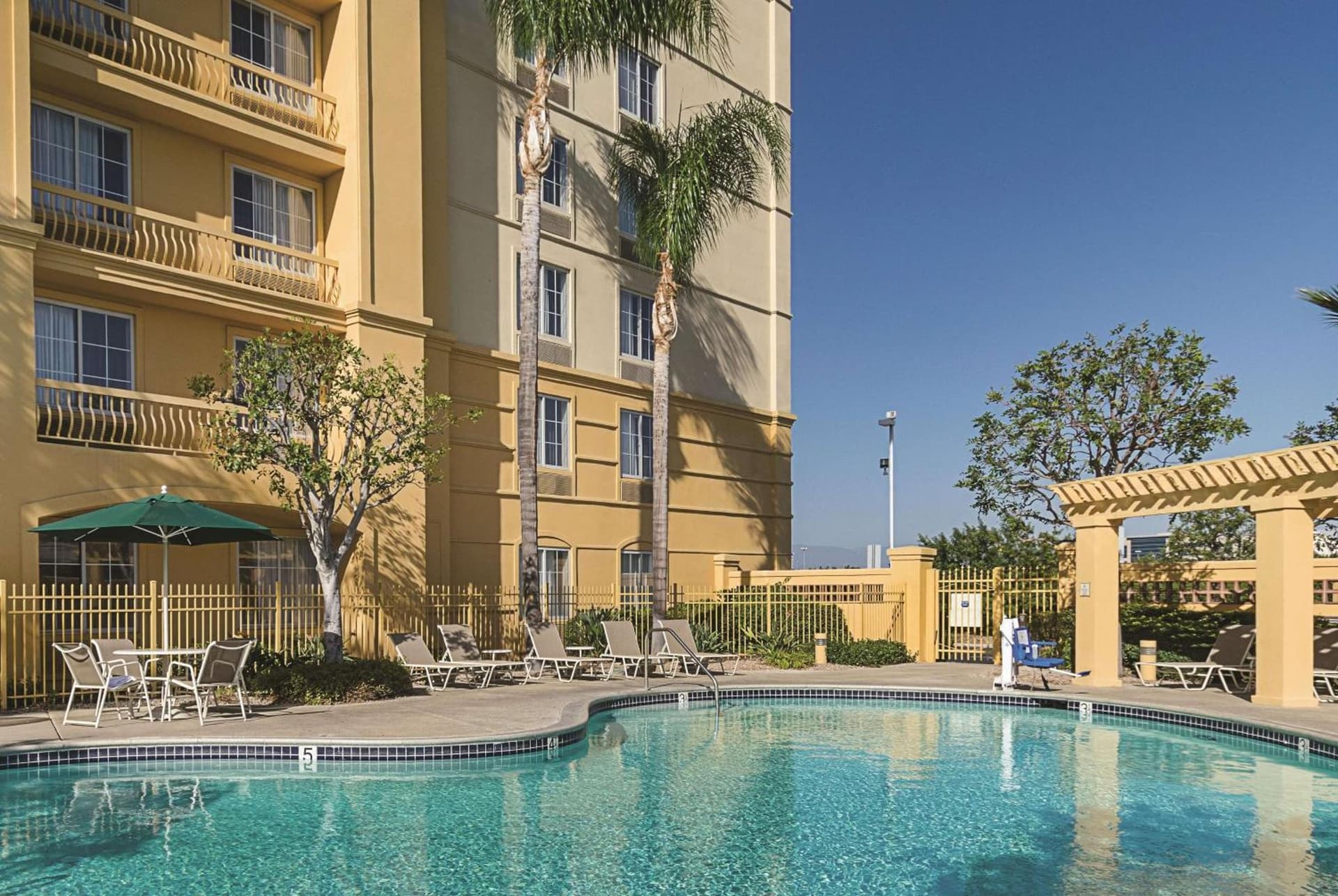 La Quinta Inn & Suites by Wyndham Ontario Airport gallery photo in Ontario, CA — image 19
