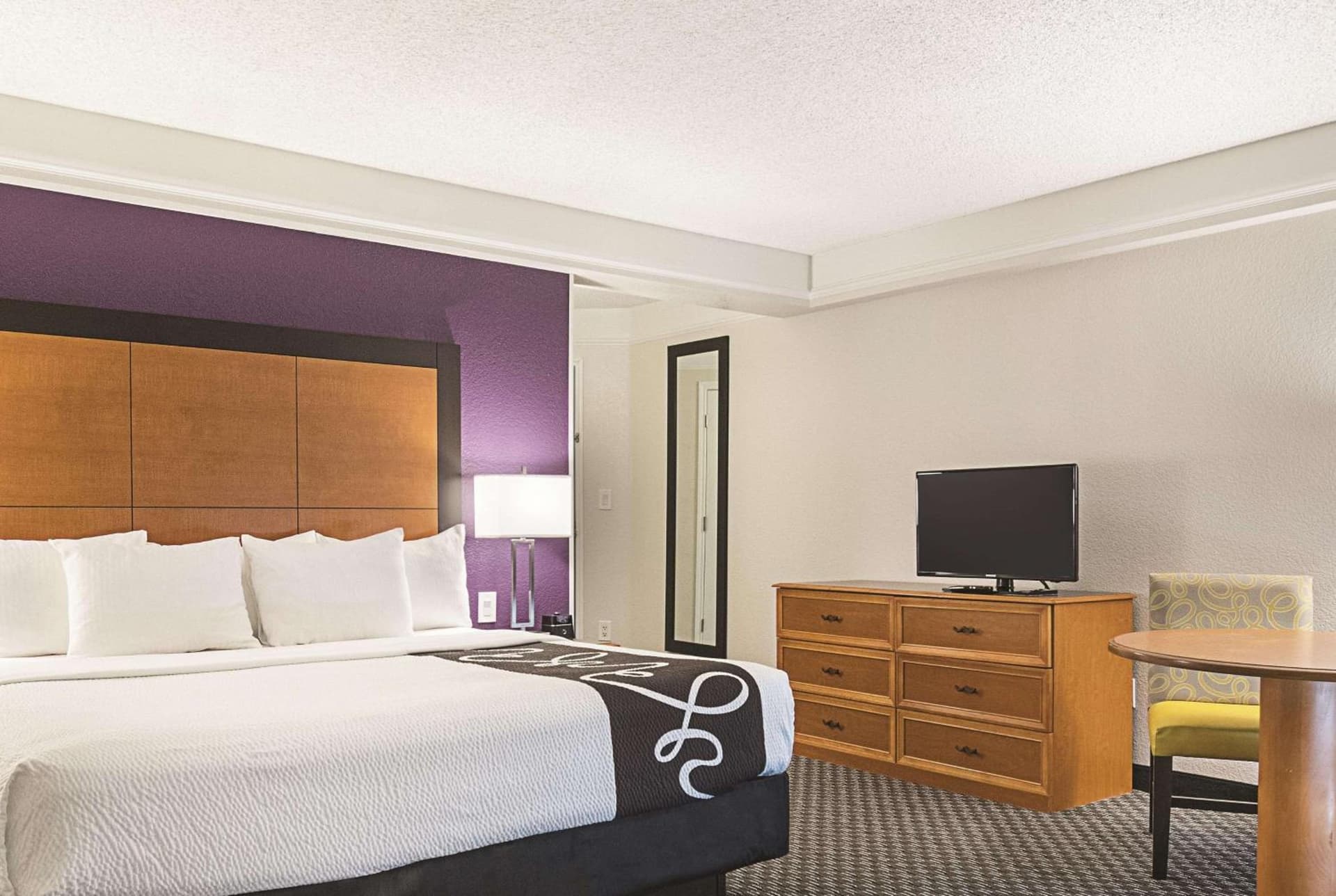 La Quinta Inn & Suites by Wyndham Ontario Airport property views in Ontario, CA — gallery photo 3