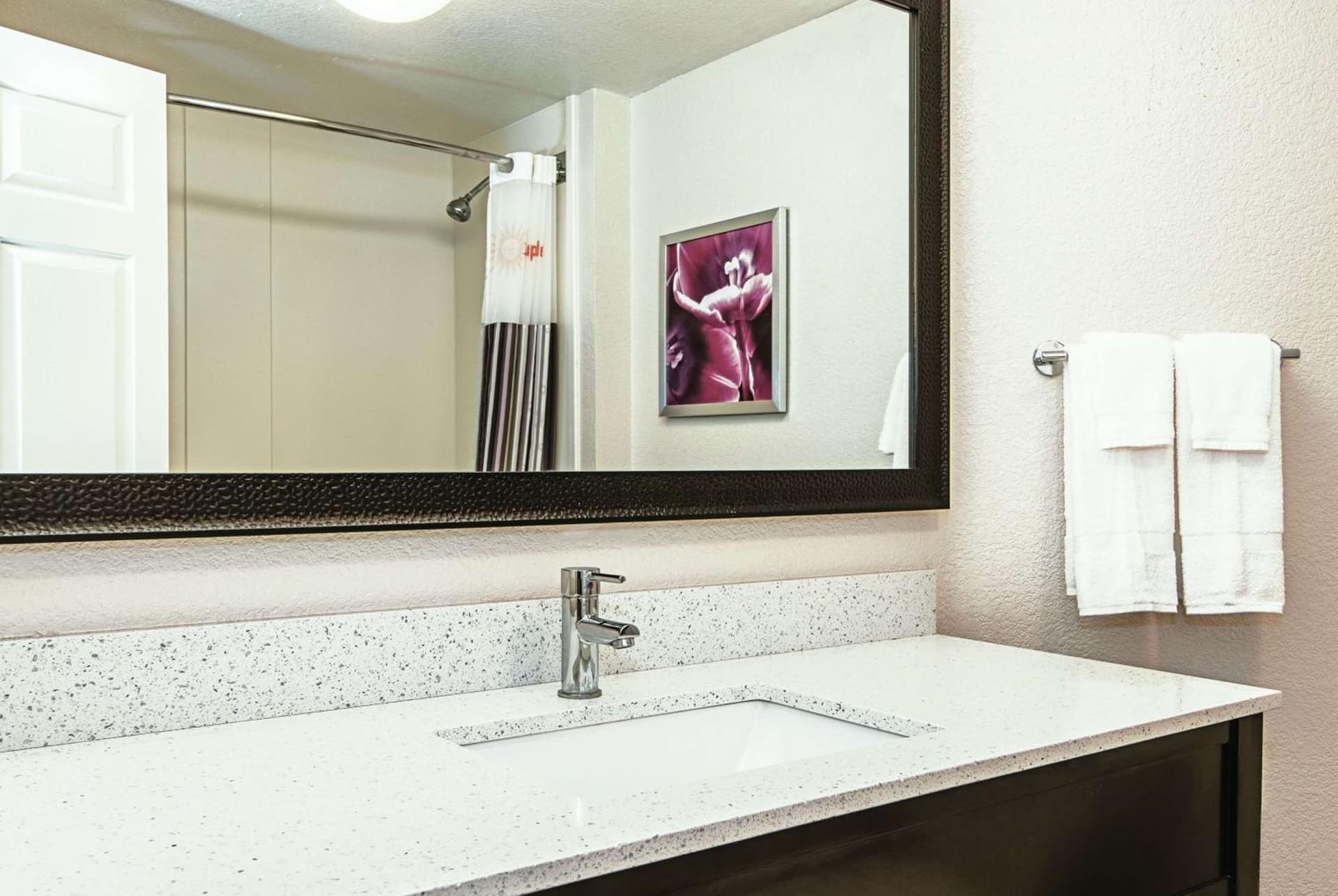 La Quinta Inn & Suites by Wyndham Ontario Airport gallery photo in Ontario, CA — image 25