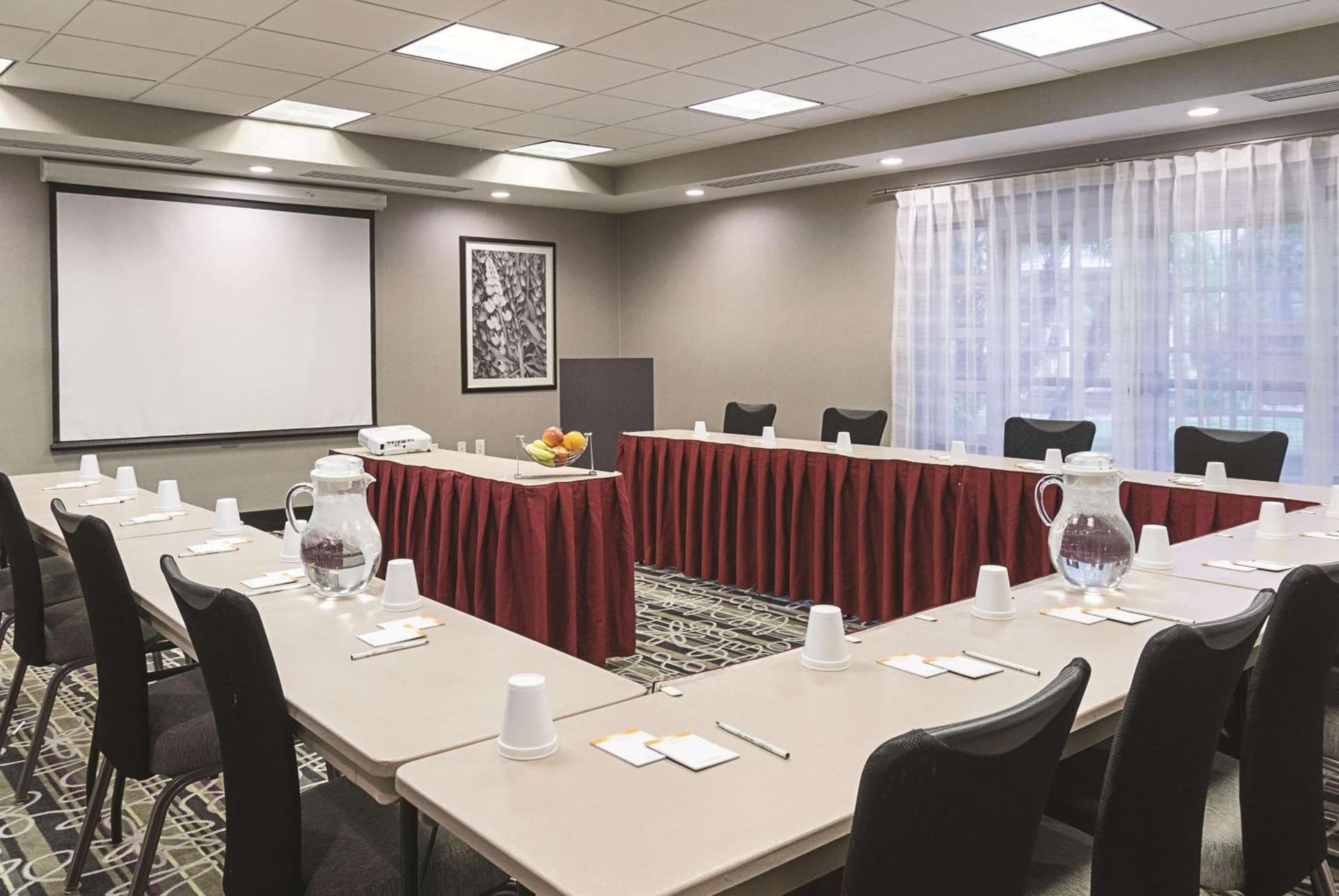 La Quinta Inn & Suites by Wyndham Ontario Airport gallery photo in Ontario, CA — image 50
