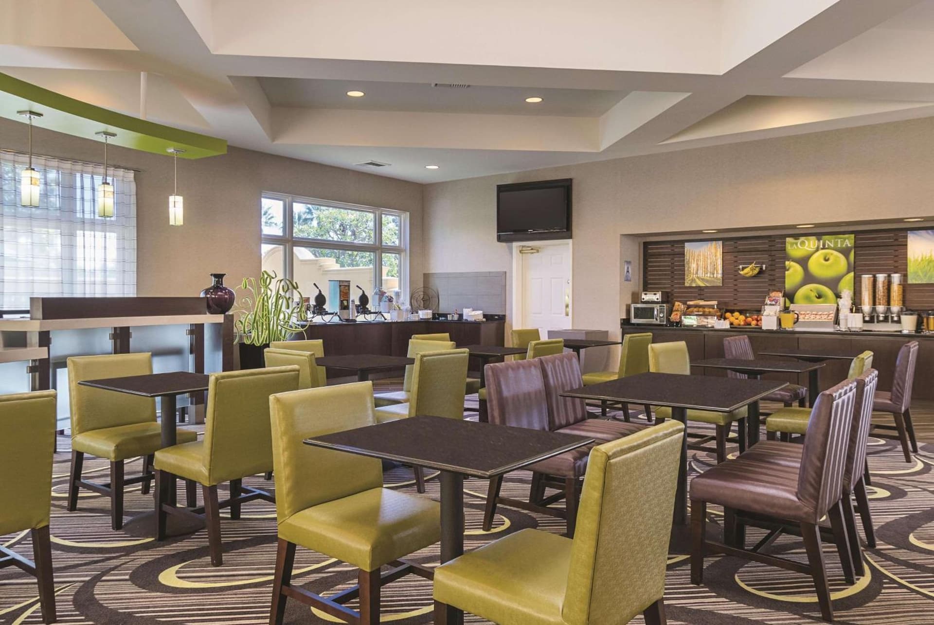 La Quinta Inn & Suites by Wyndham Ontario Airport gallery photo in Ontario, CA — image 48