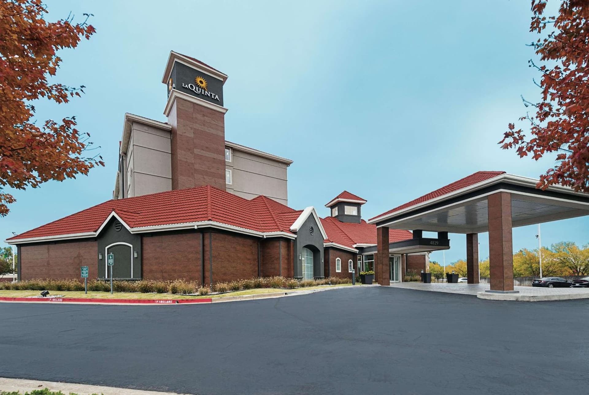 La Quinta by Wyndham Oklahoma City - NW Expwy interior in Oklahoma City, OK — gallery photo 2