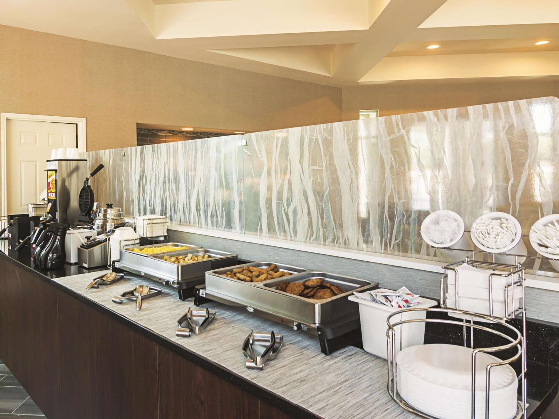 La Quinta by Wyndham Oklahoma City - NW Expwy gallery photo in Oklahoma City, OK — image 12