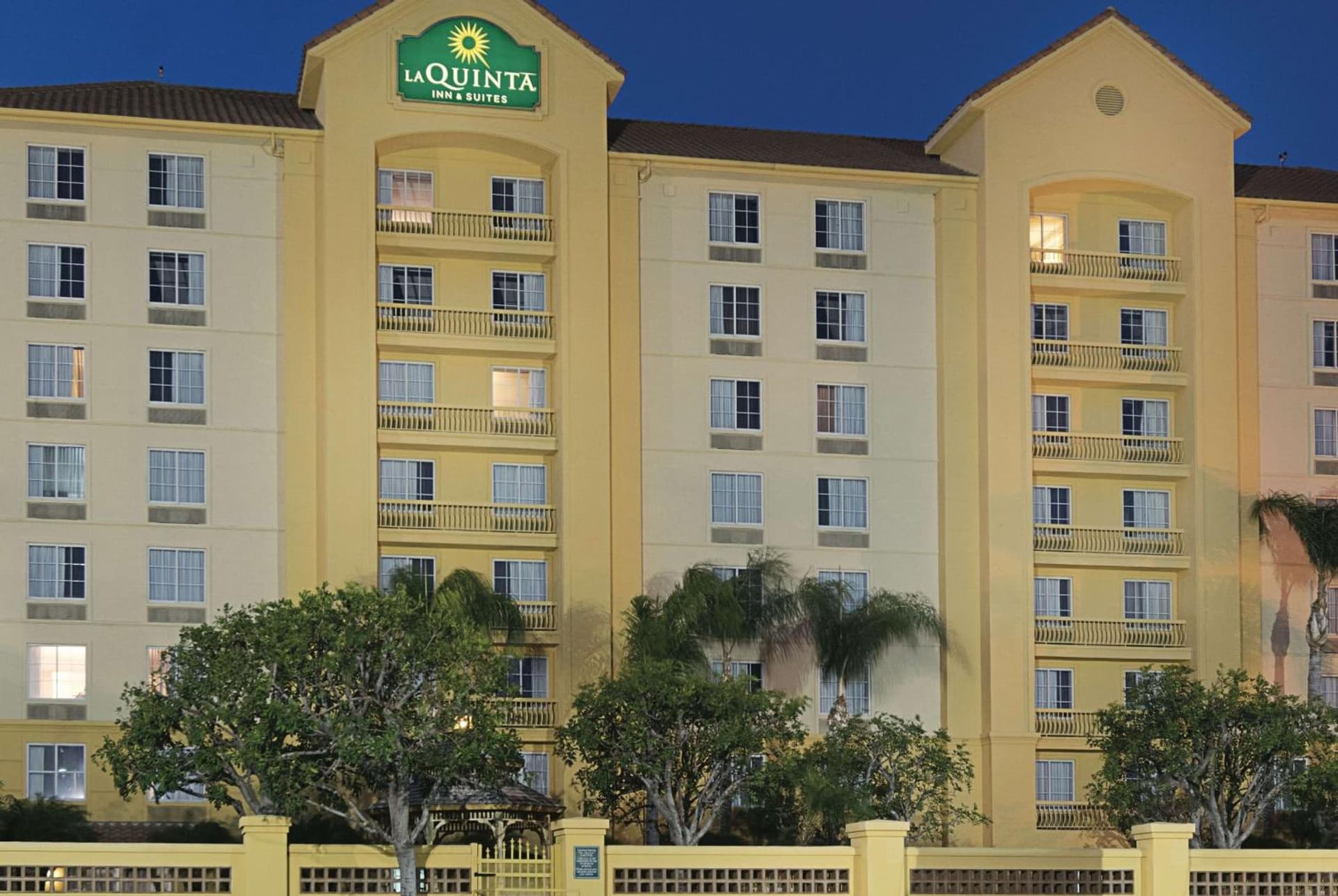 La Quinta Inn & Suites by Wyndham Ontario Airport gallery photo in Ontario, CA — image 30