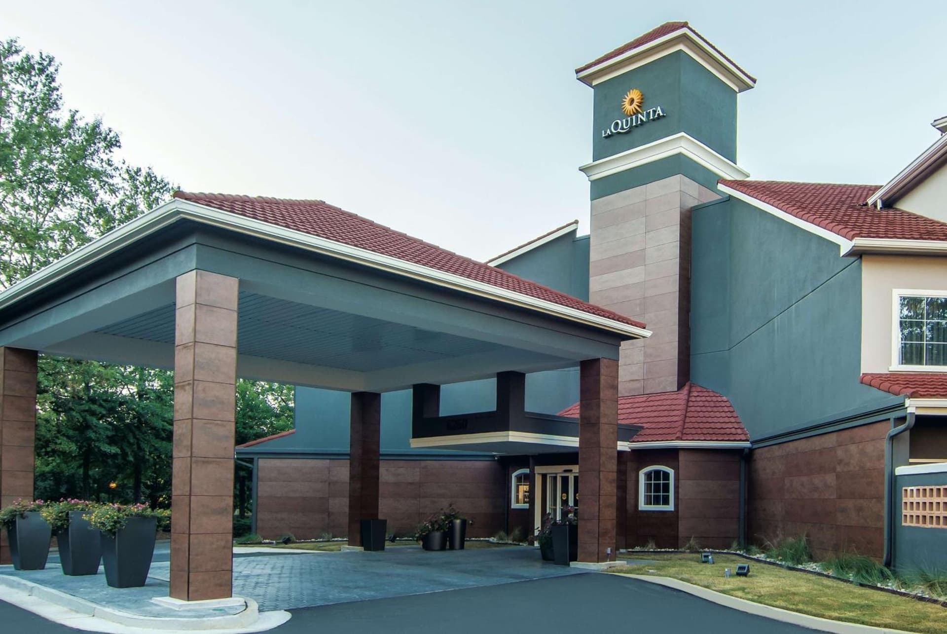La Quinta by Wyndham Atlanta Perimeter Medical featured exterior or lobby in Atlanta, GA — similar hotel
