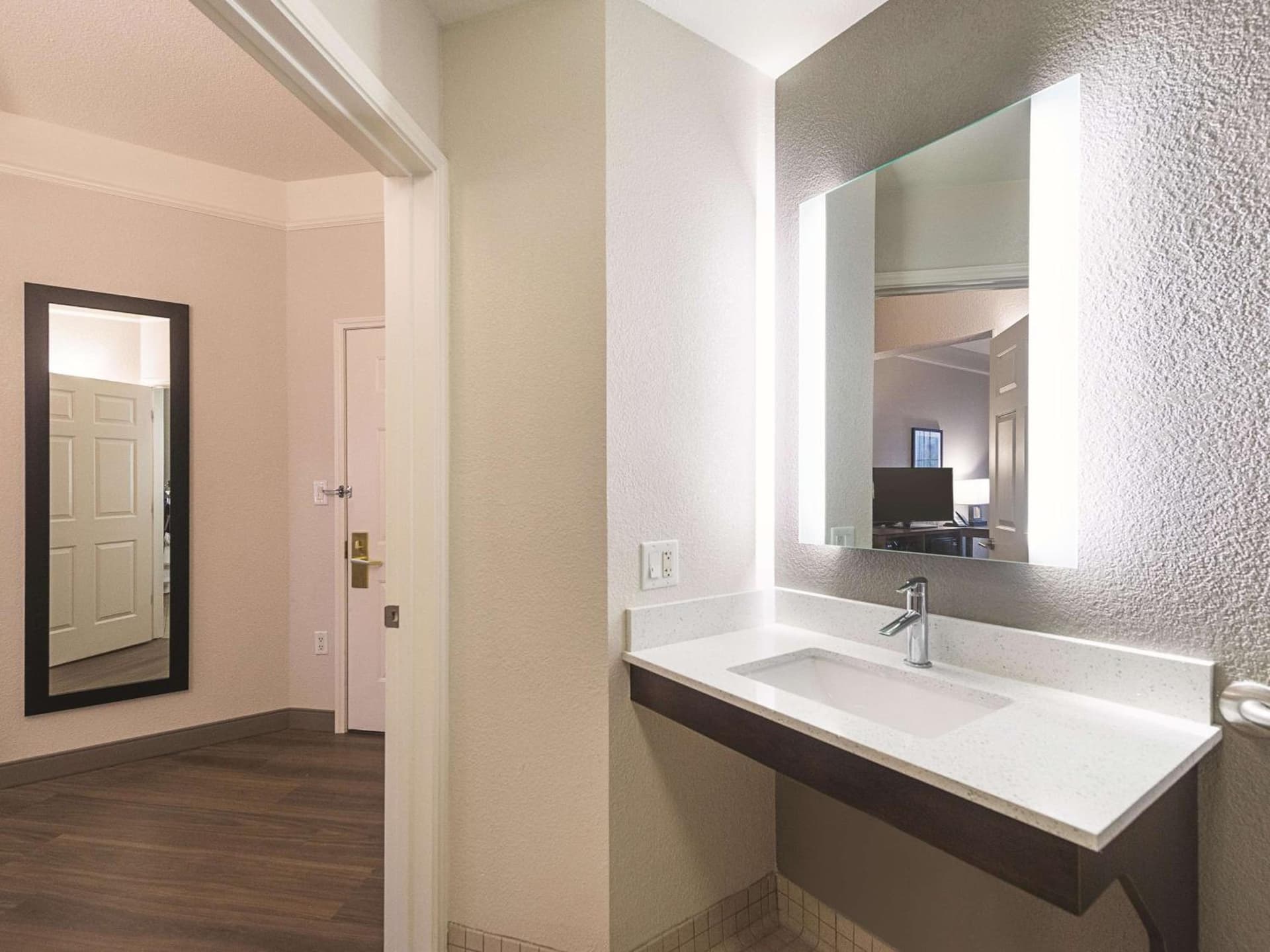La Quinta by Wyndham Oklahoma City - NW Expwy gallery photo in Oklahoma City, OK — image 56