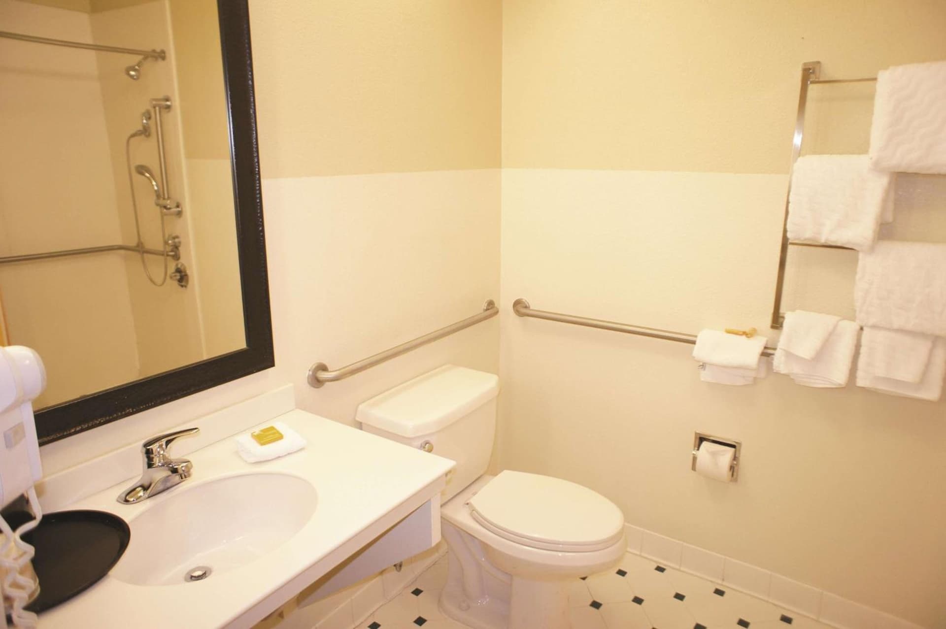 La Quinta by Wyndham Raleigh/Durham Southpoint gallery photo in Durham, NC — image 47