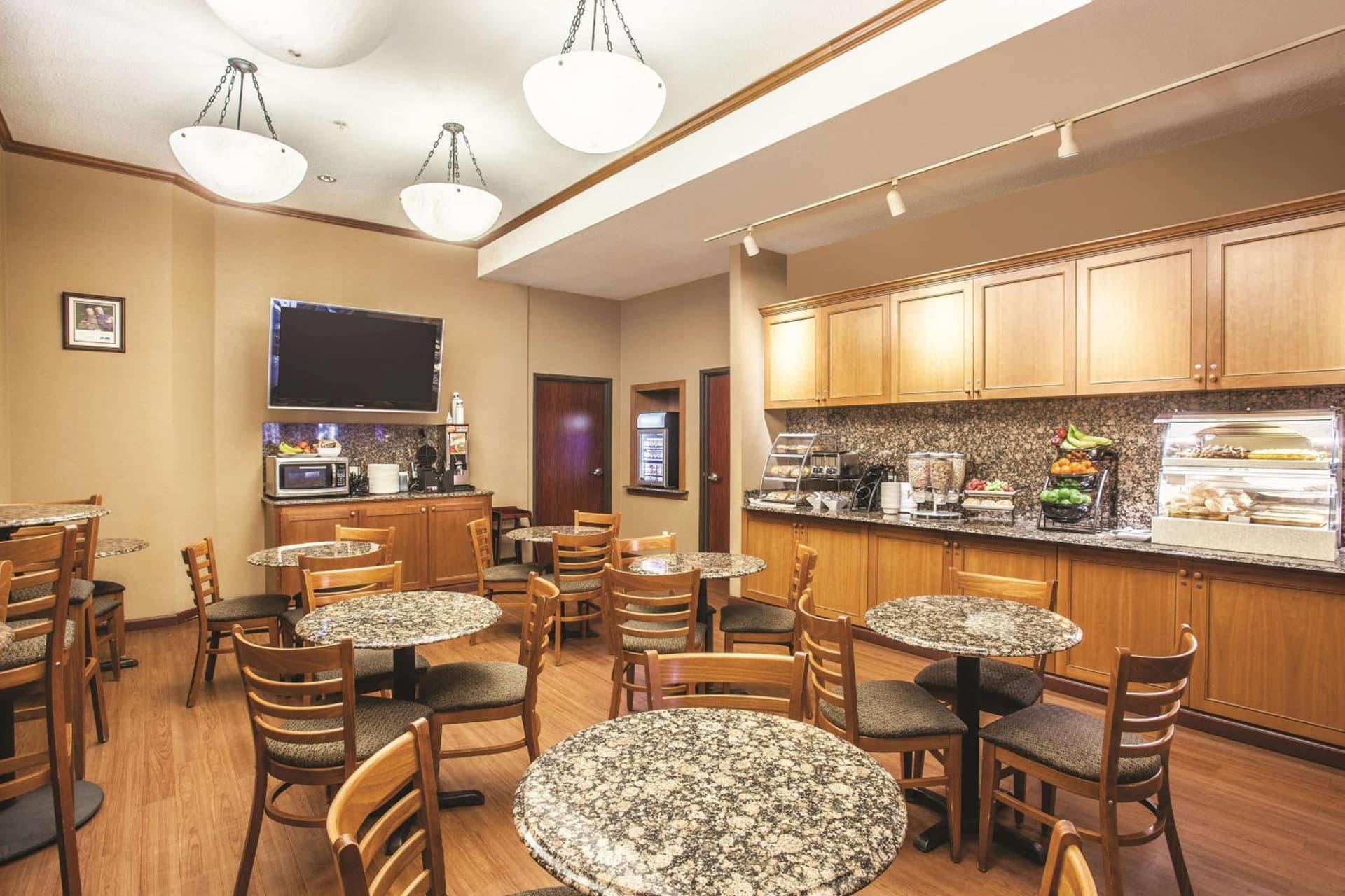 La Quinta by Wyndham Portland Airport gallery photo in Portland, OR — image 85