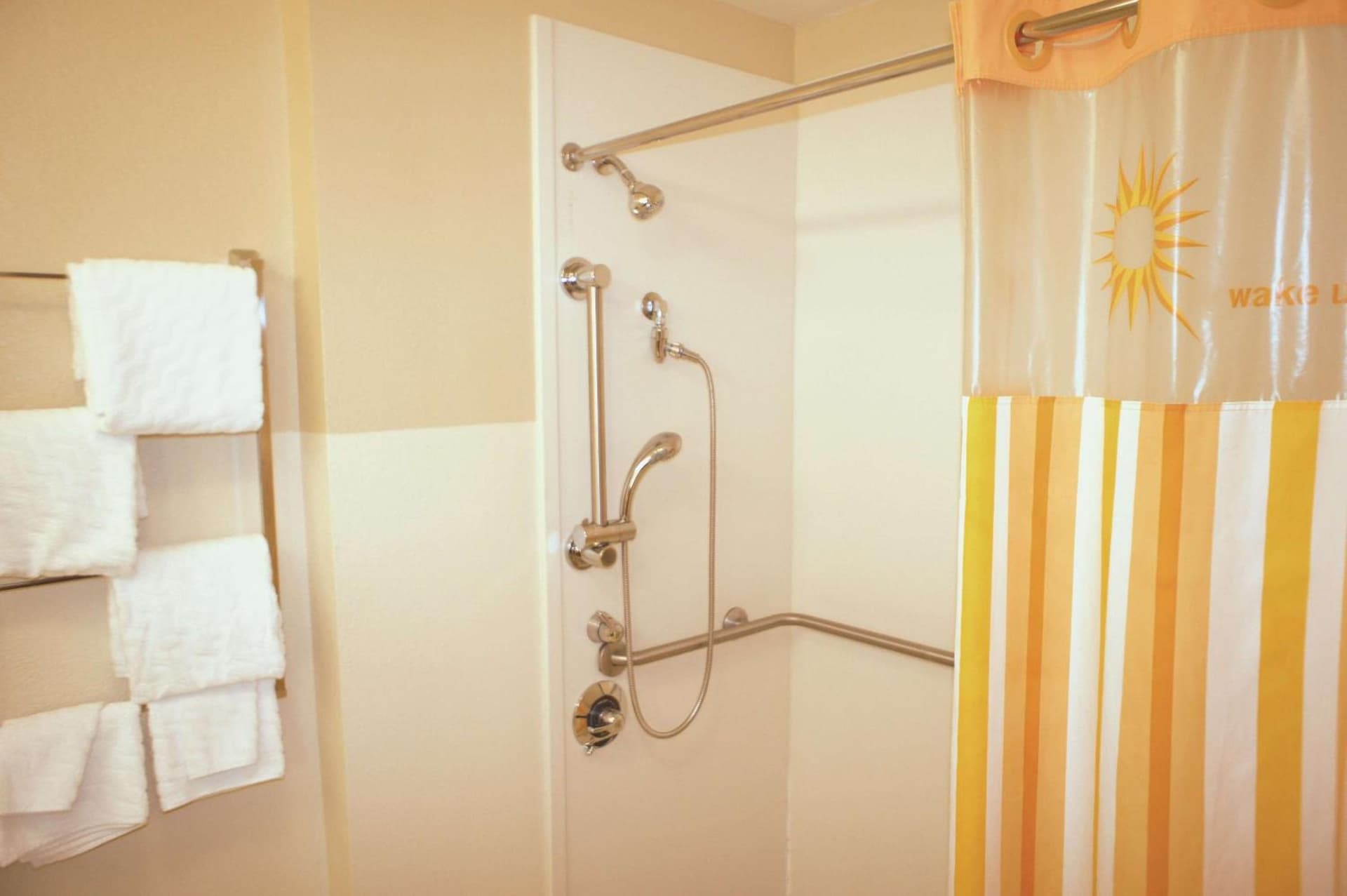 La Quinta by Wyndham Raleigh/Durham Southpoint gallery photo in Durham, NC — image 9