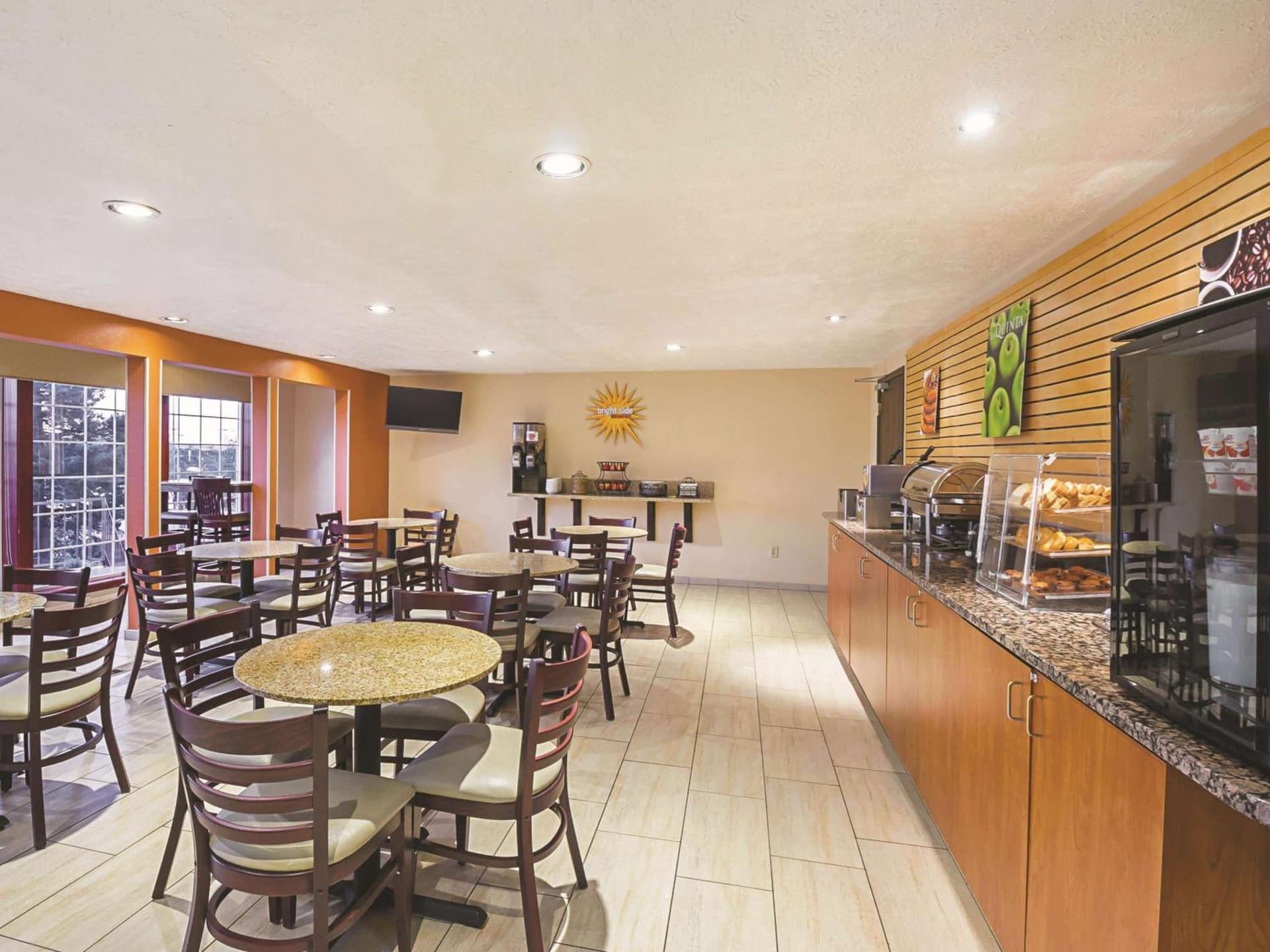 La Quinta by Wyndham Woodburn gallery photo in Woodburn, OR — image 30