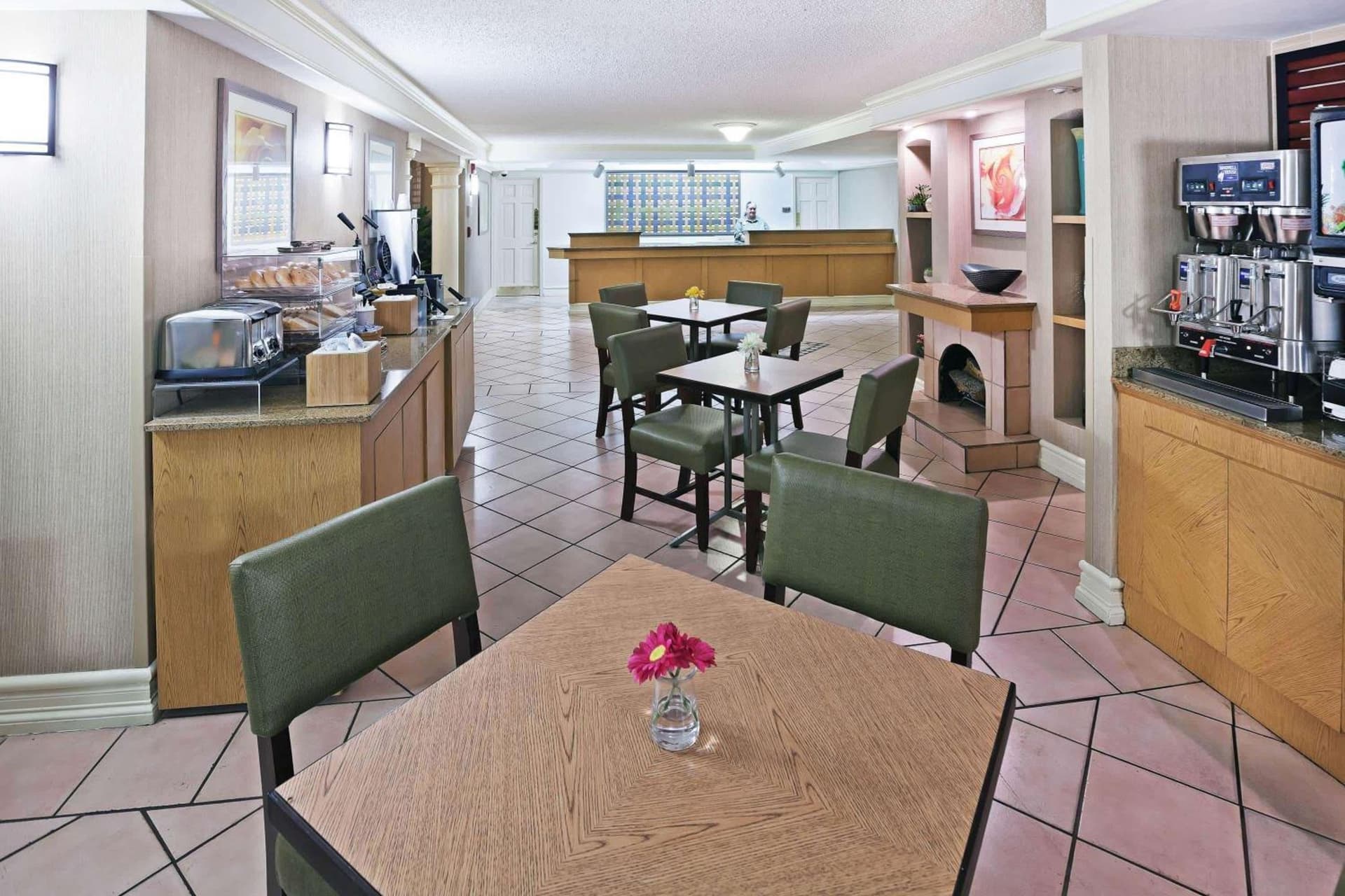 La Quinta Inn by Wyndham Amarillo Mid-City gallery photo in Amarillo, TX — image 11
