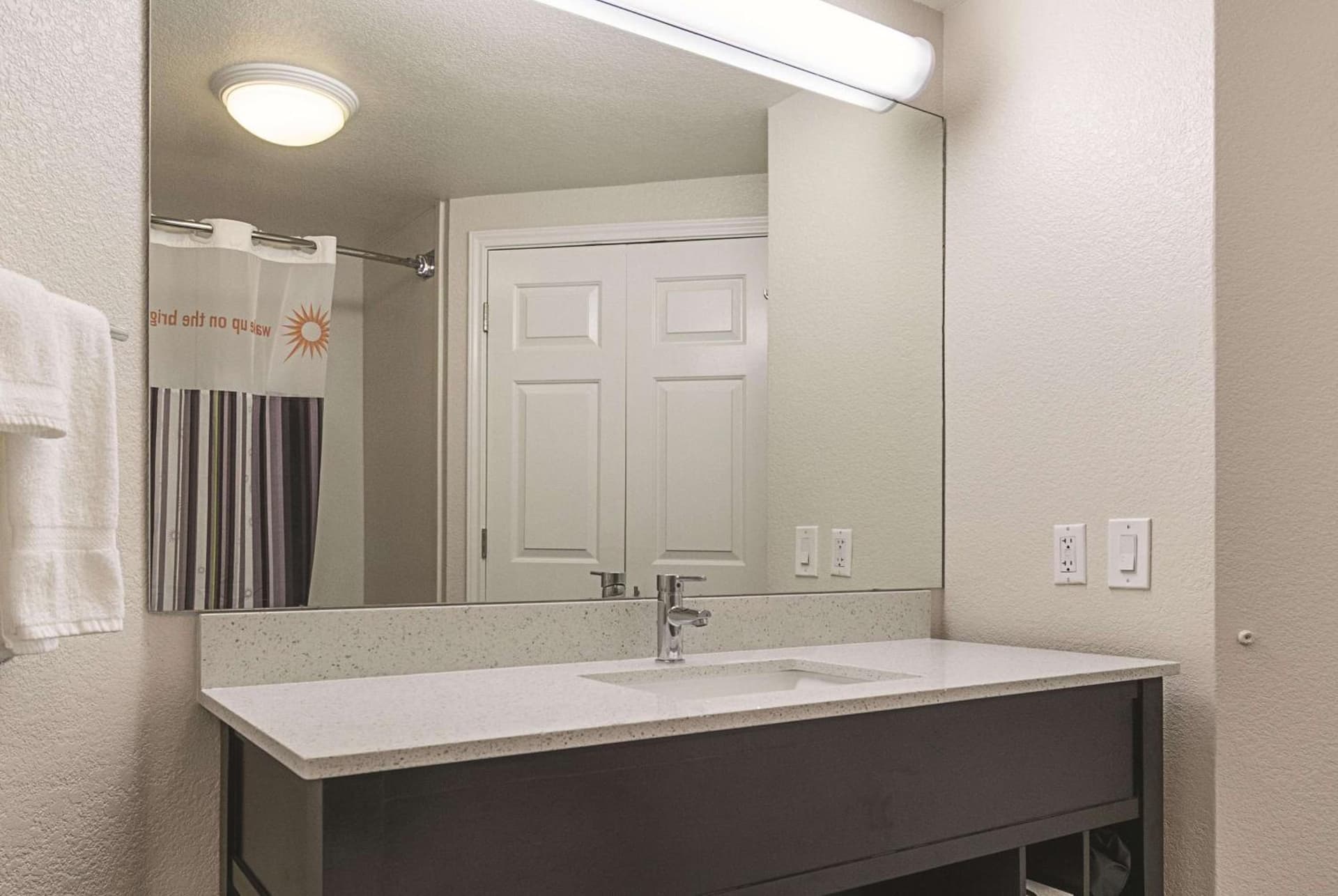 La Quinta Inn & Suites by Wyndham Ontario Airport gallery photo in Ontario, CA — image 22